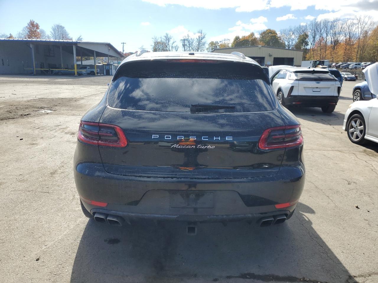 2016 PORSCHE Macan