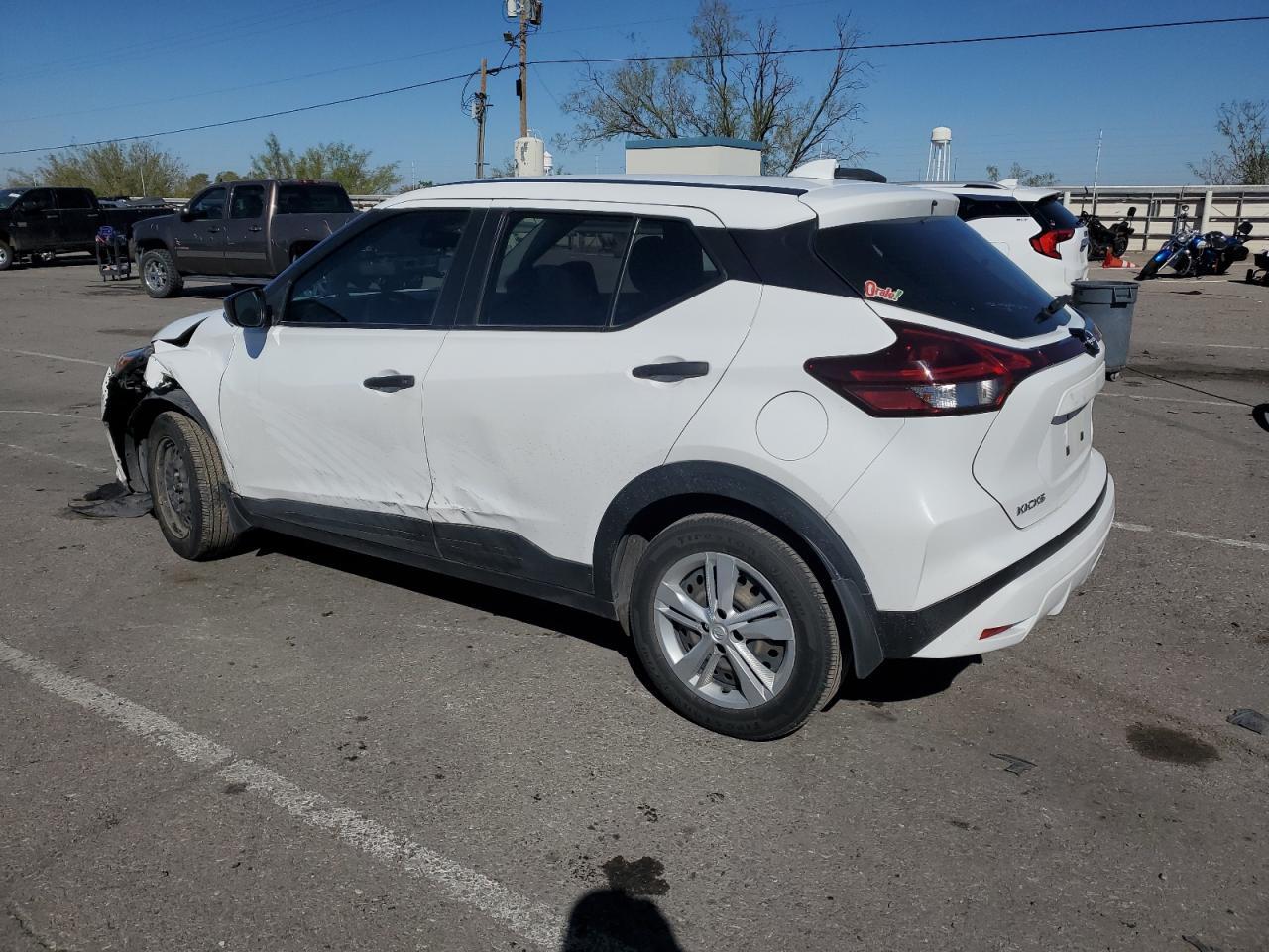 2024 NISSAN KICKS