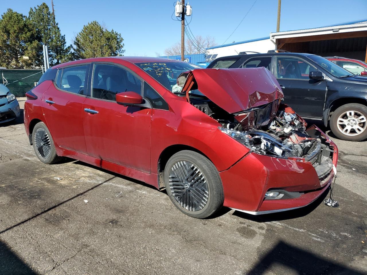 2025 NISSAN LEAF