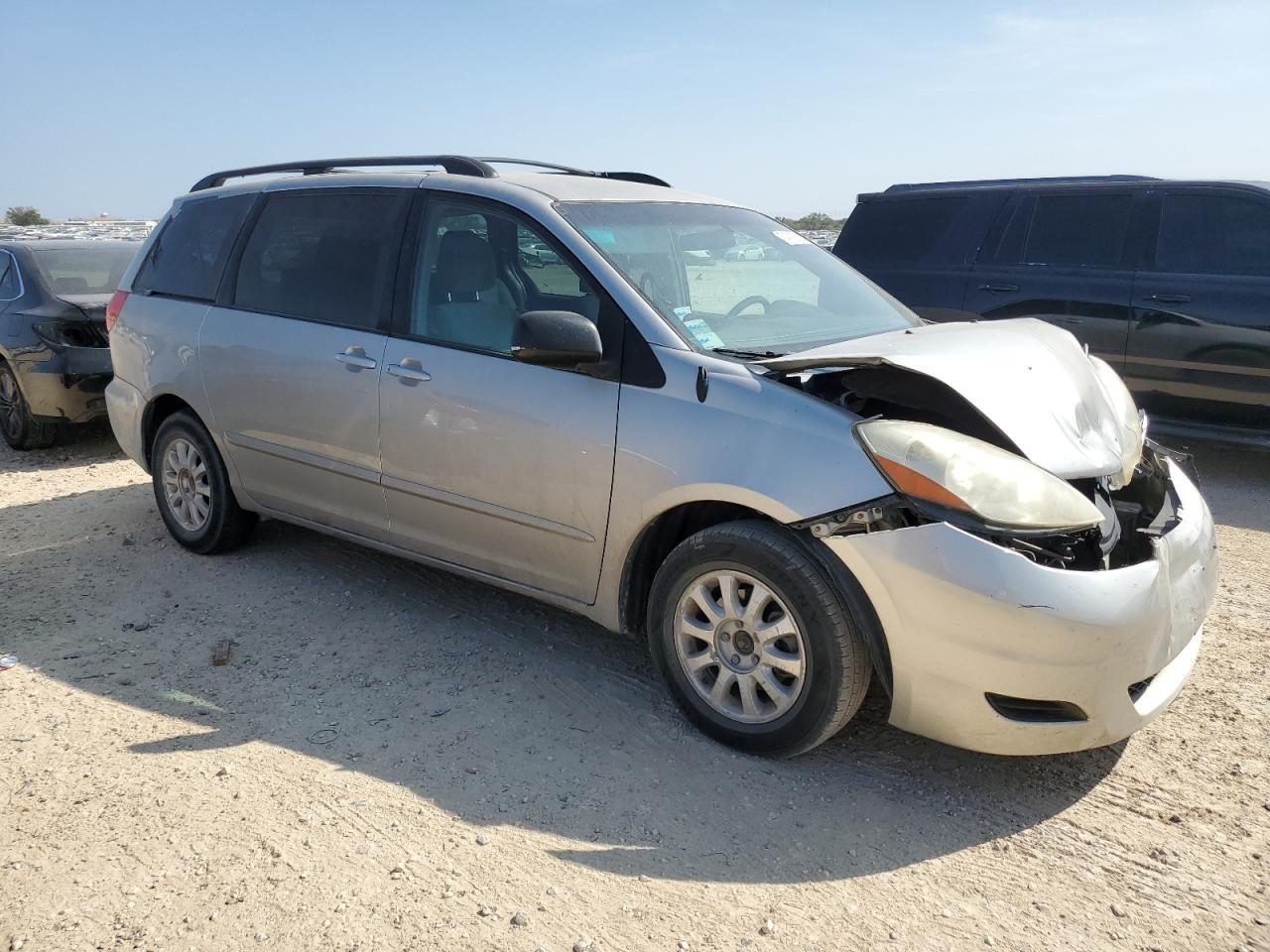 2010 TOYOTA SIENNA