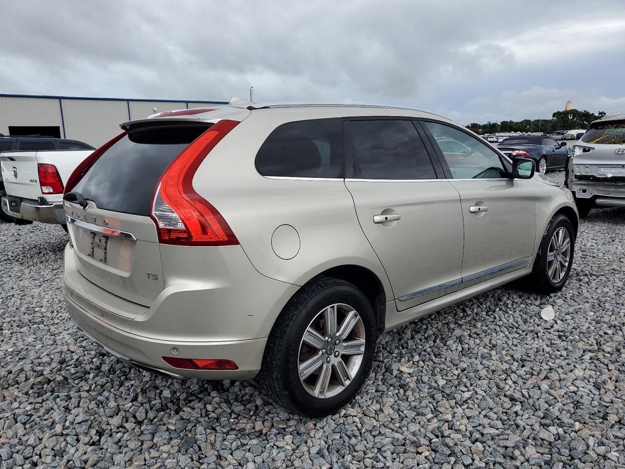 2017 VOLVO XC60