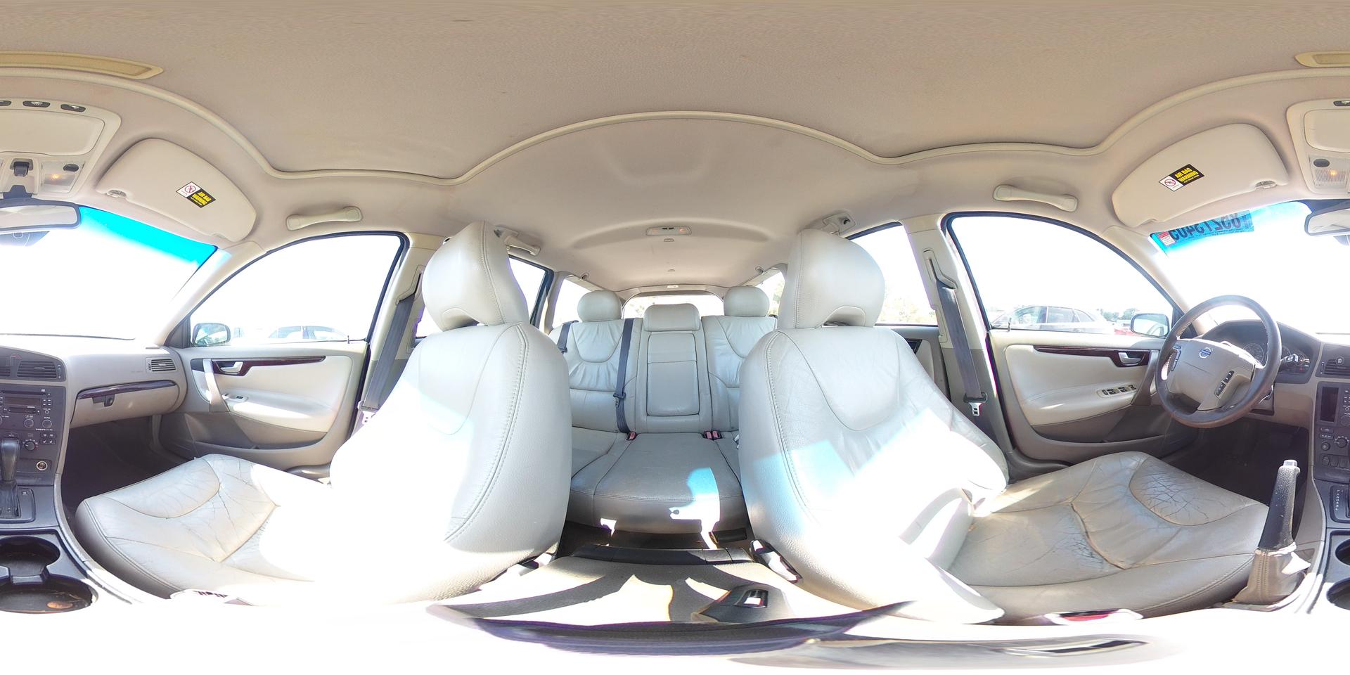 2004 VOLVO V70