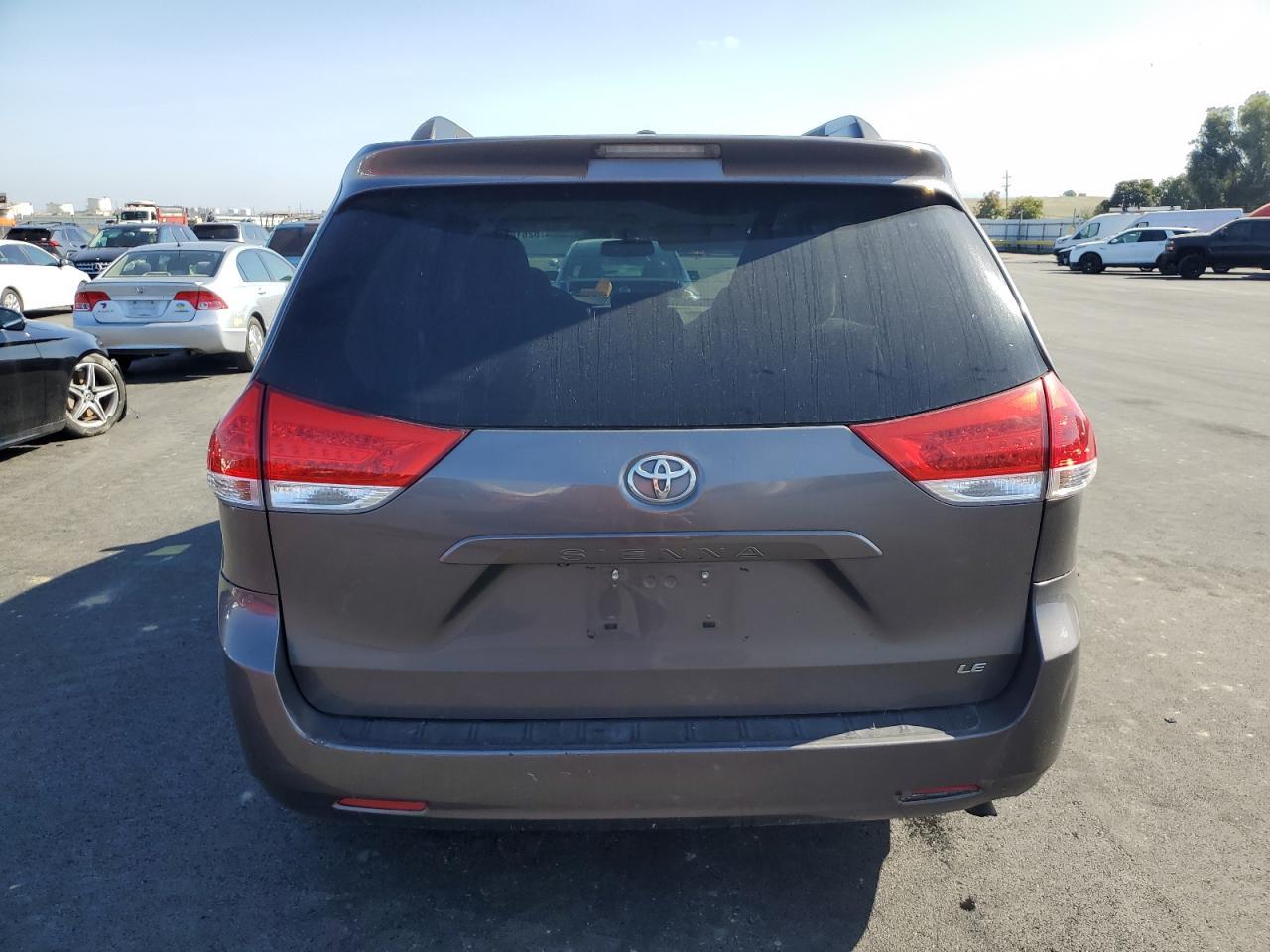 2011 TOYOTA SIENNA
