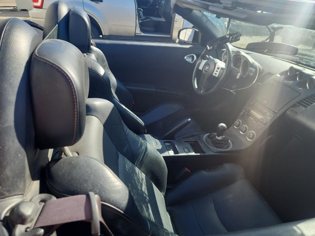 2005 NISSAN Z