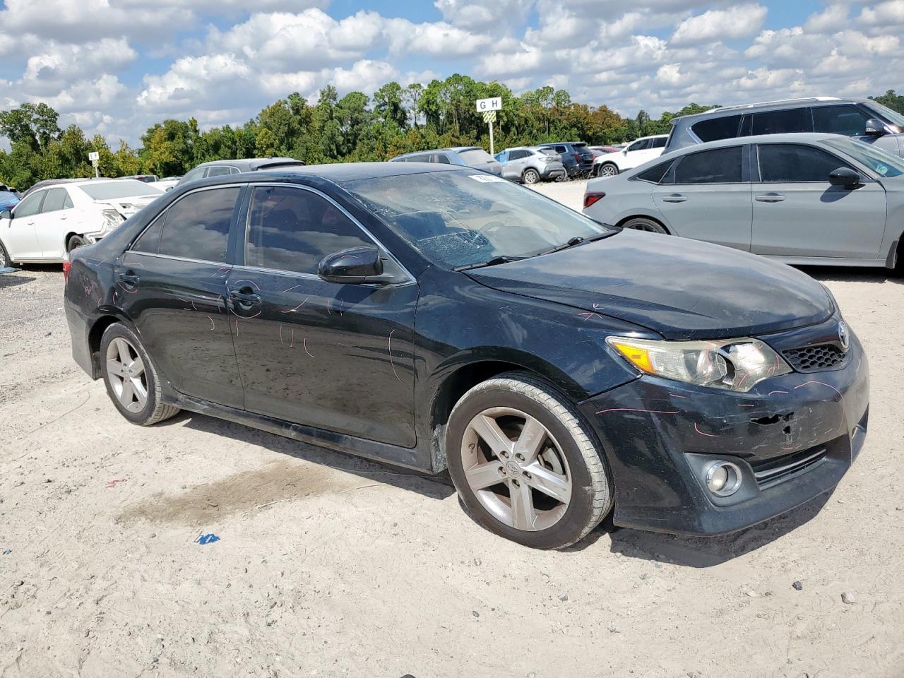 2014 TOYOTA CAMRY