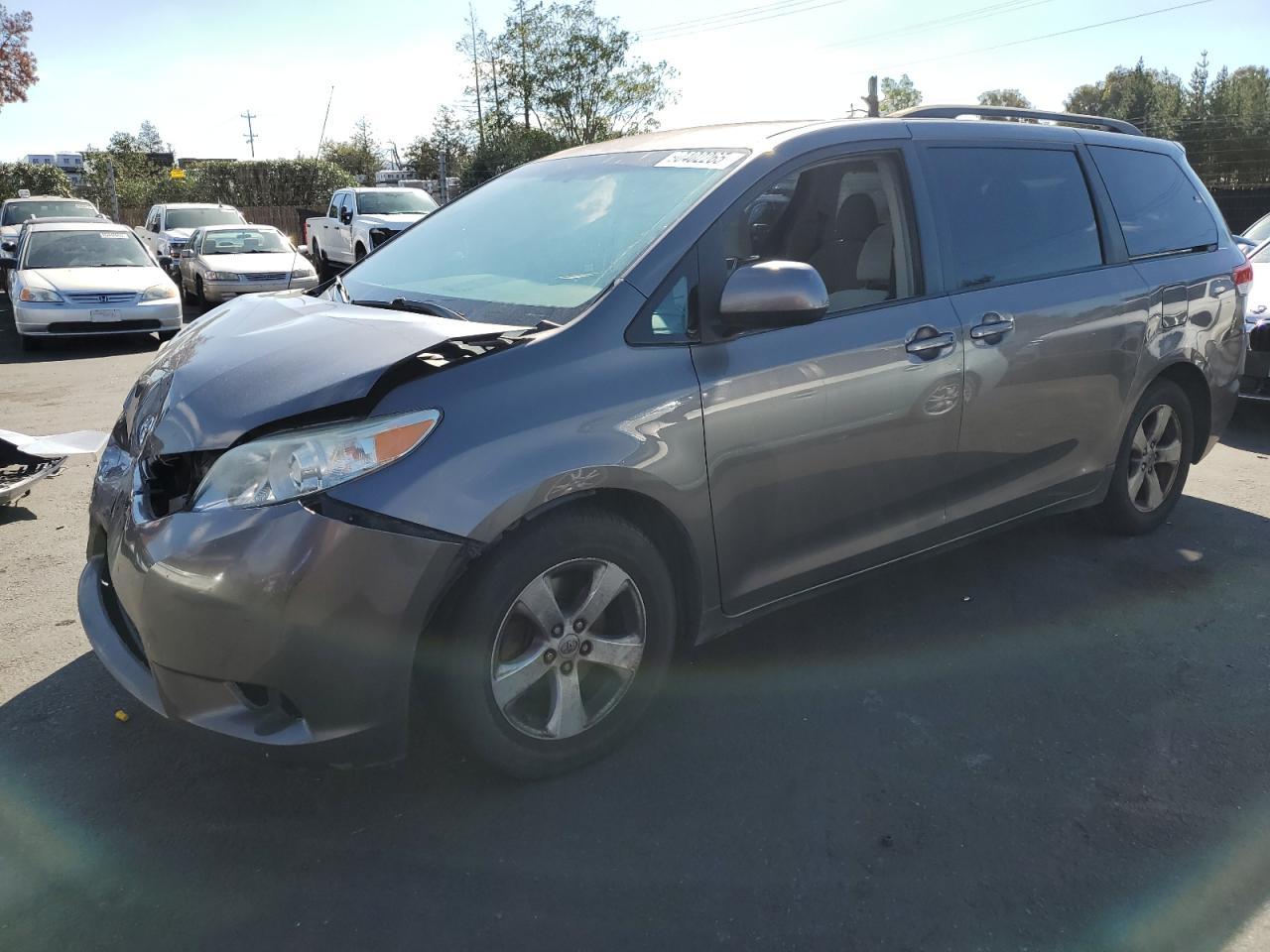 2011 TOYOTA SIENNA