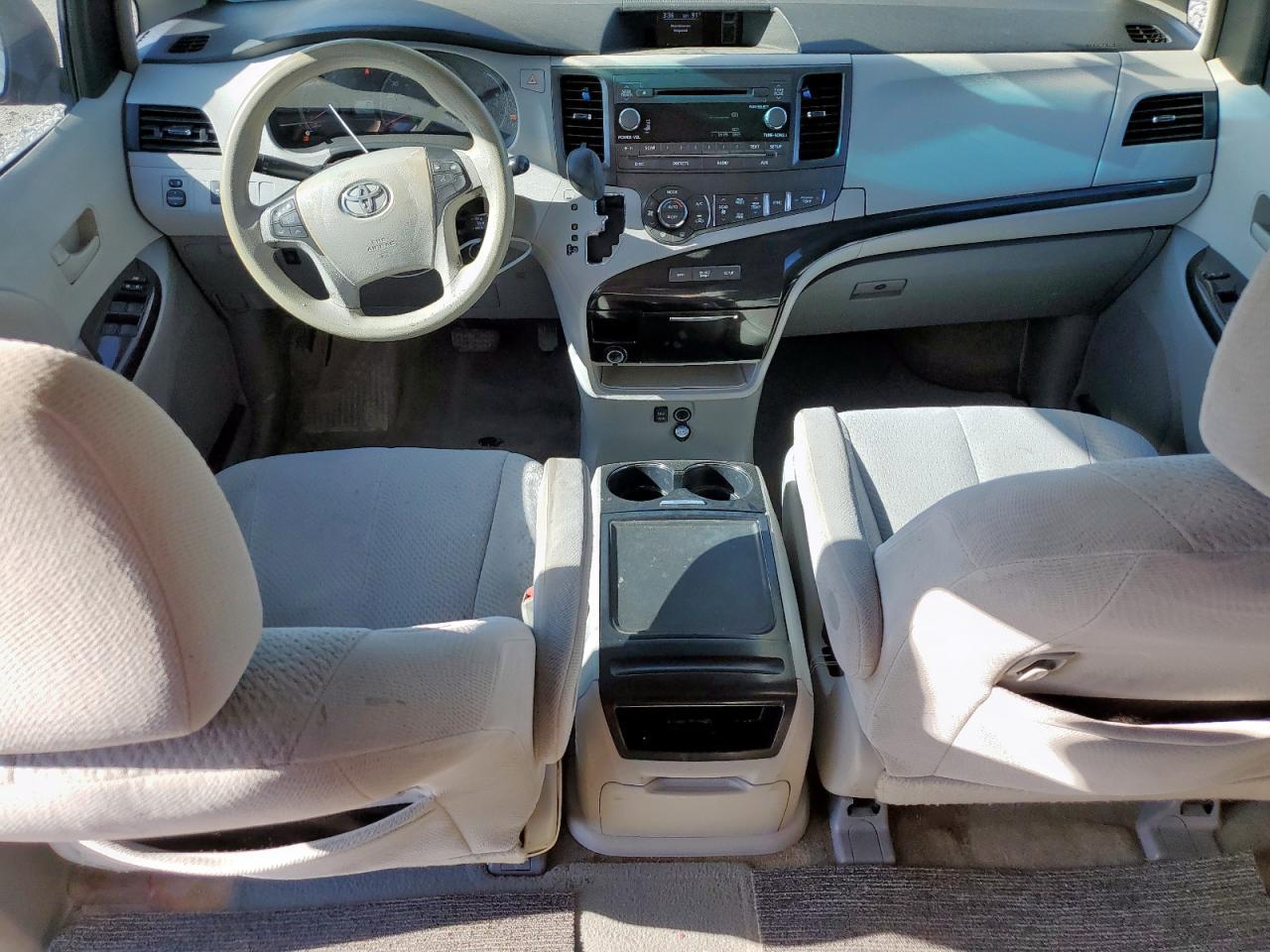 2013 TOYOTA SIENNA