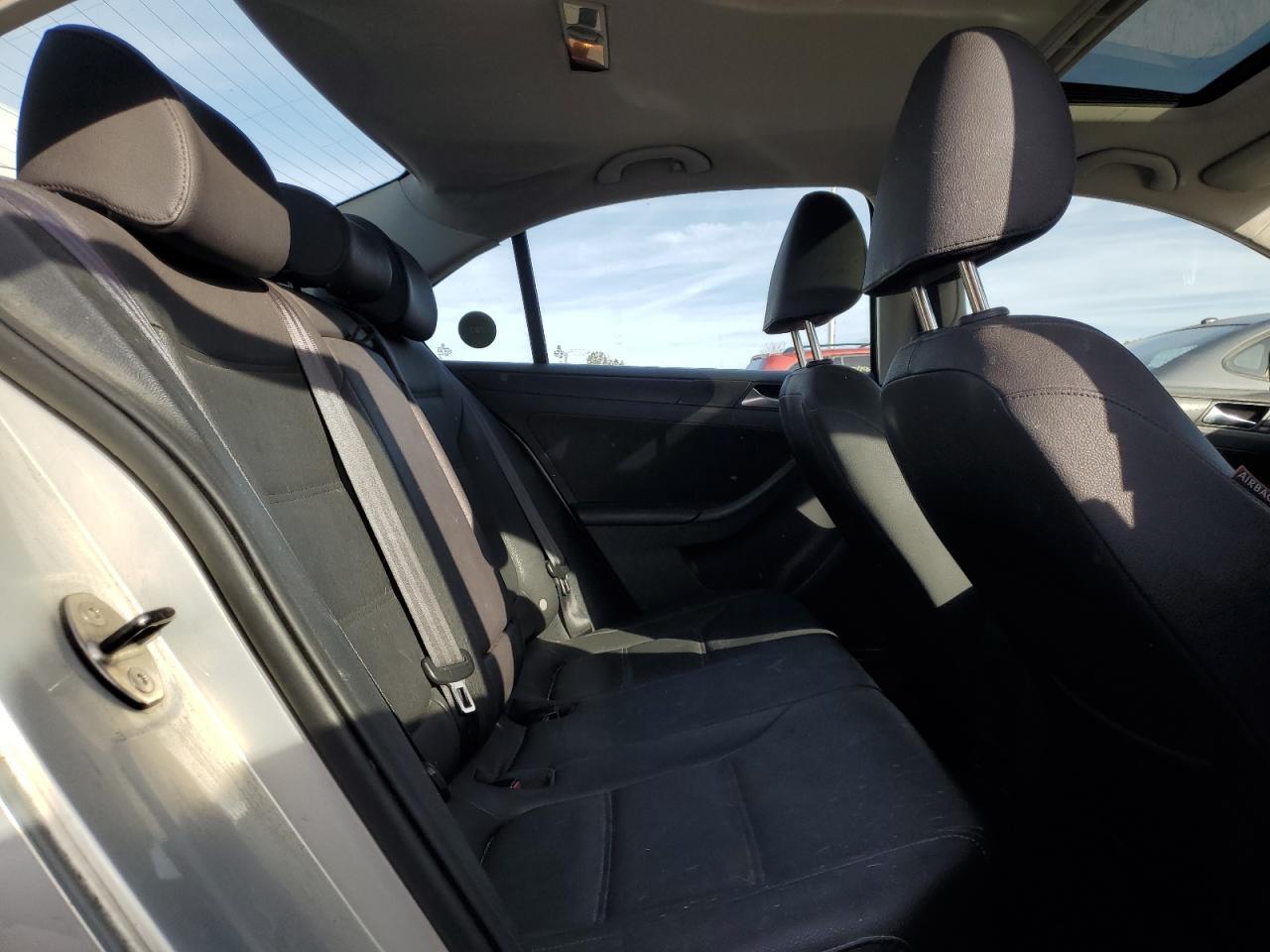 2011 VOLKSWAGEN JETTA