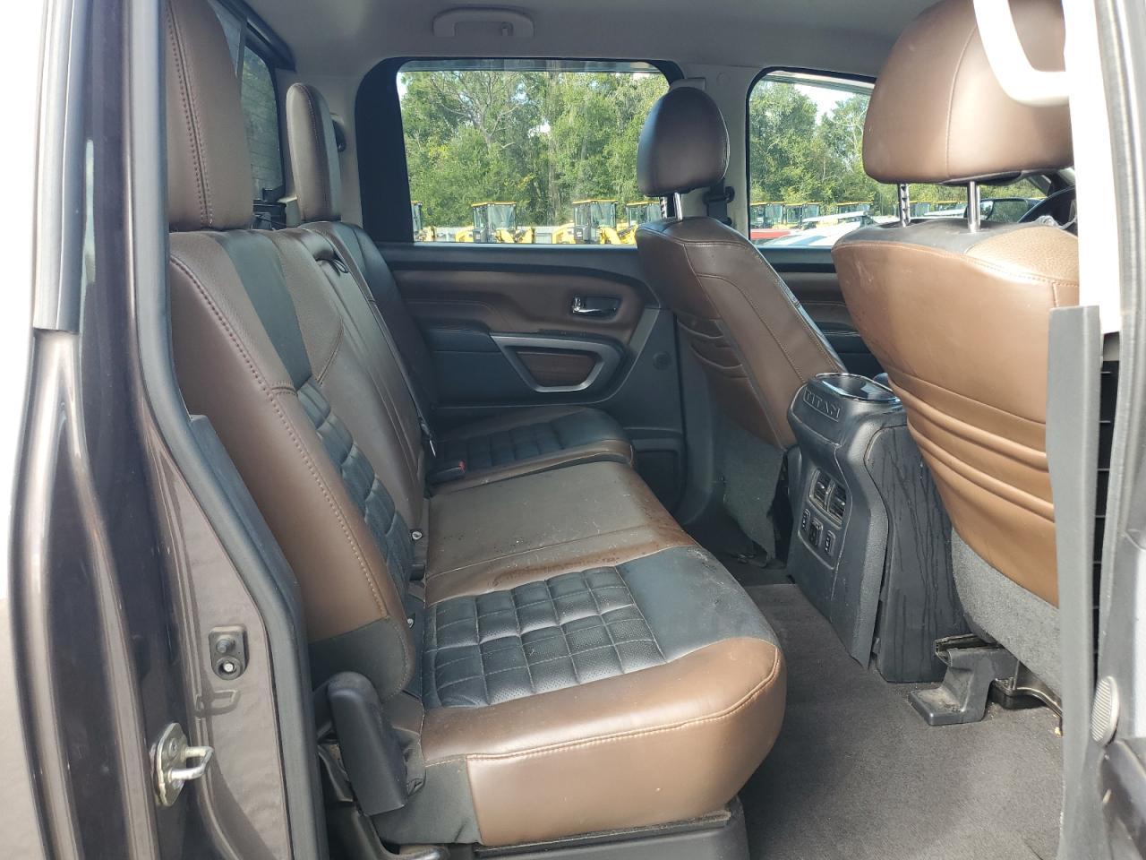 2017 NISSAN Titan