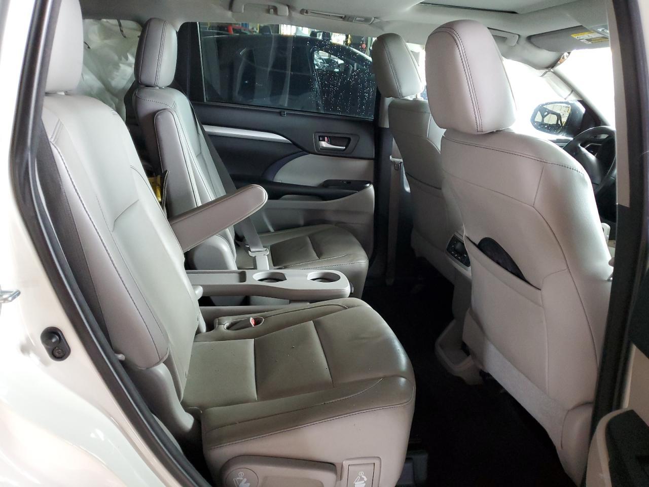 2016 TOYOTA HIGHLANDER