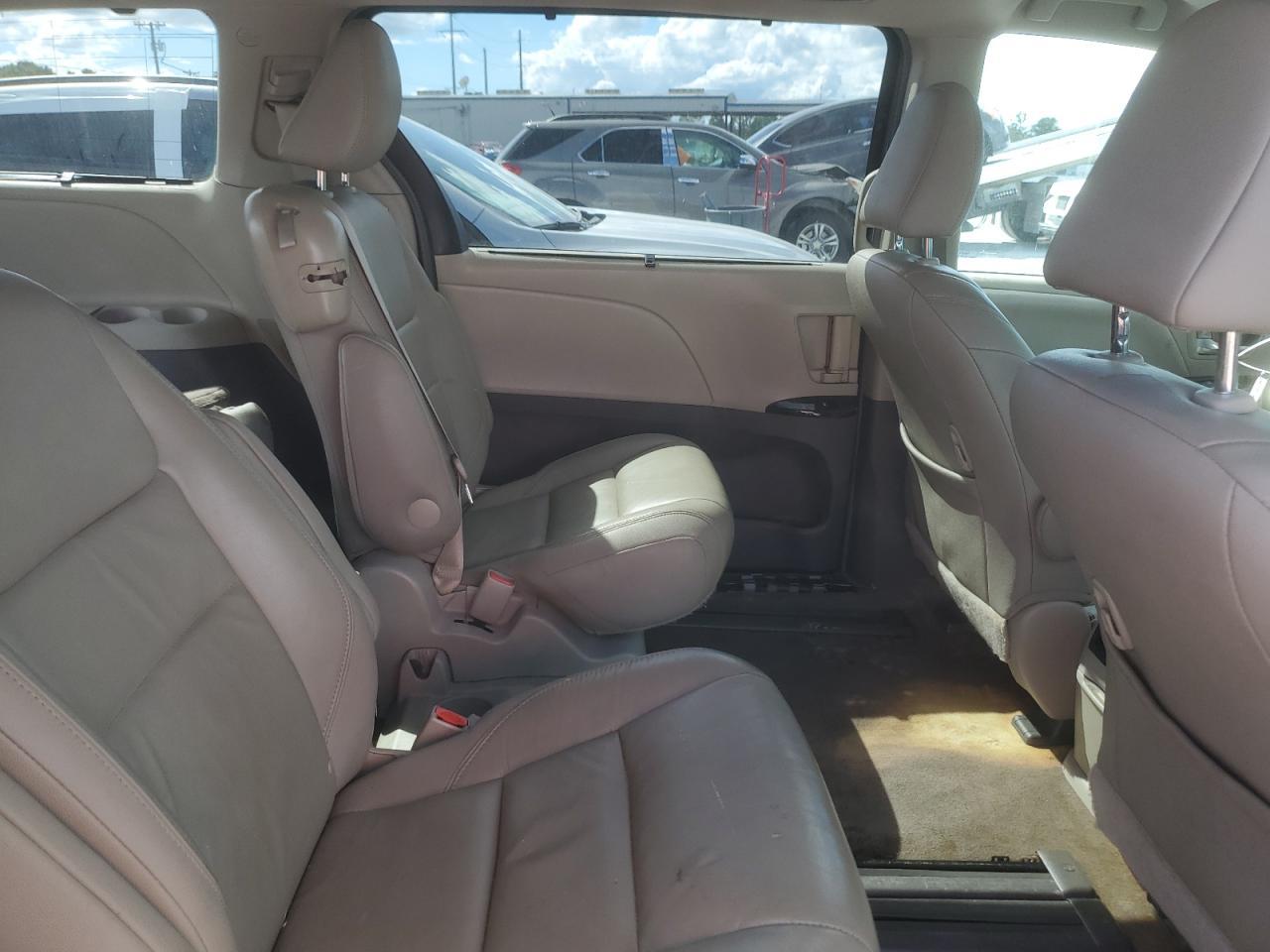 2016 TOYOTA SIENNA