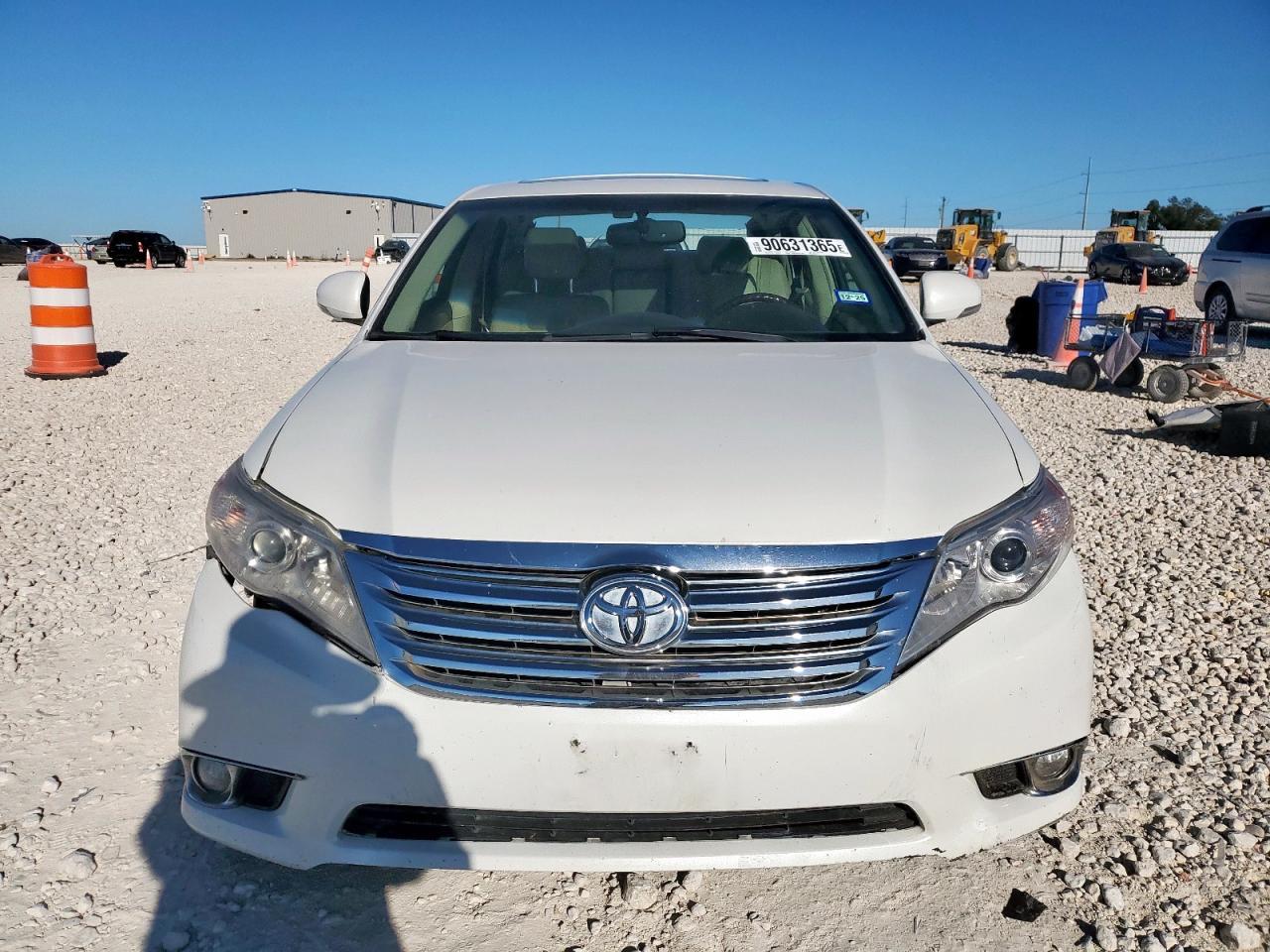 2011 TOYOTA Avalon