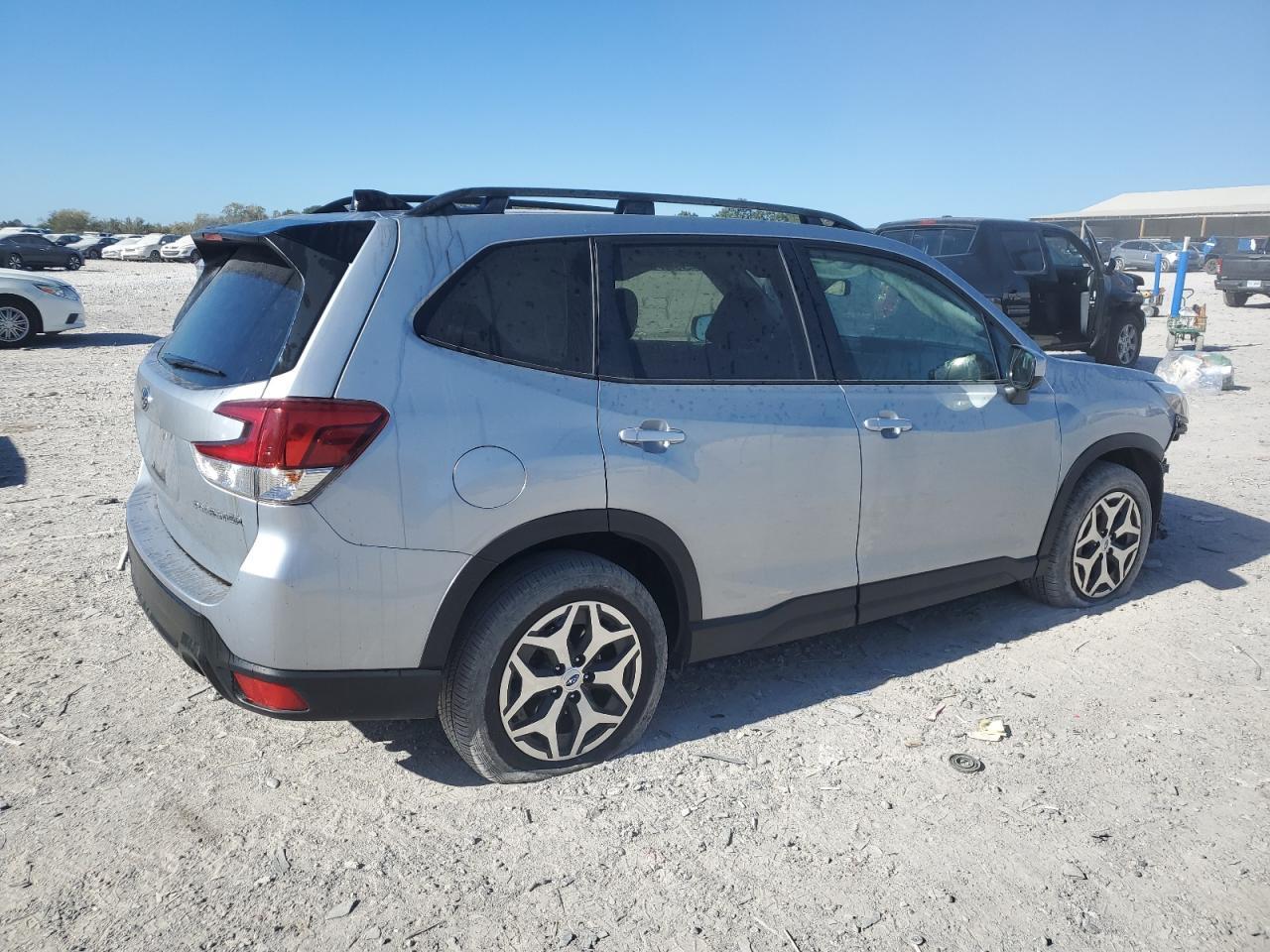 2024 SUBARU FORESTER