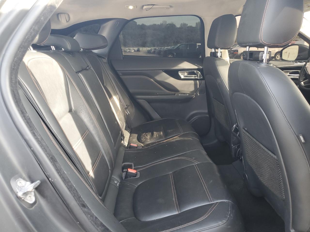2019 JAGUAR F-Pace