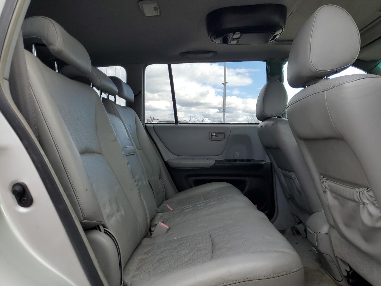 2004 TOYOTA HIGHLANDER