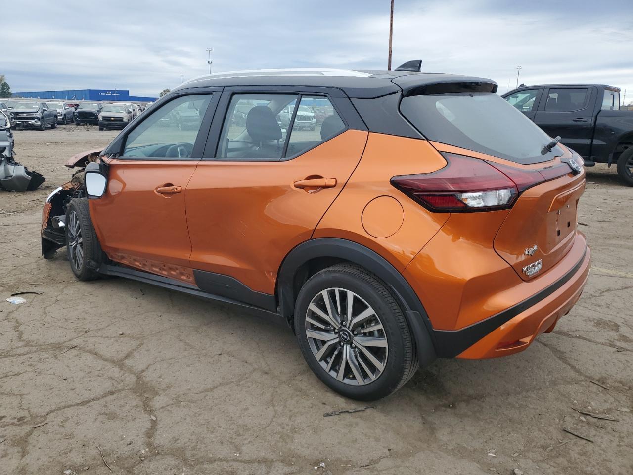 2023 NISSAN KICKS