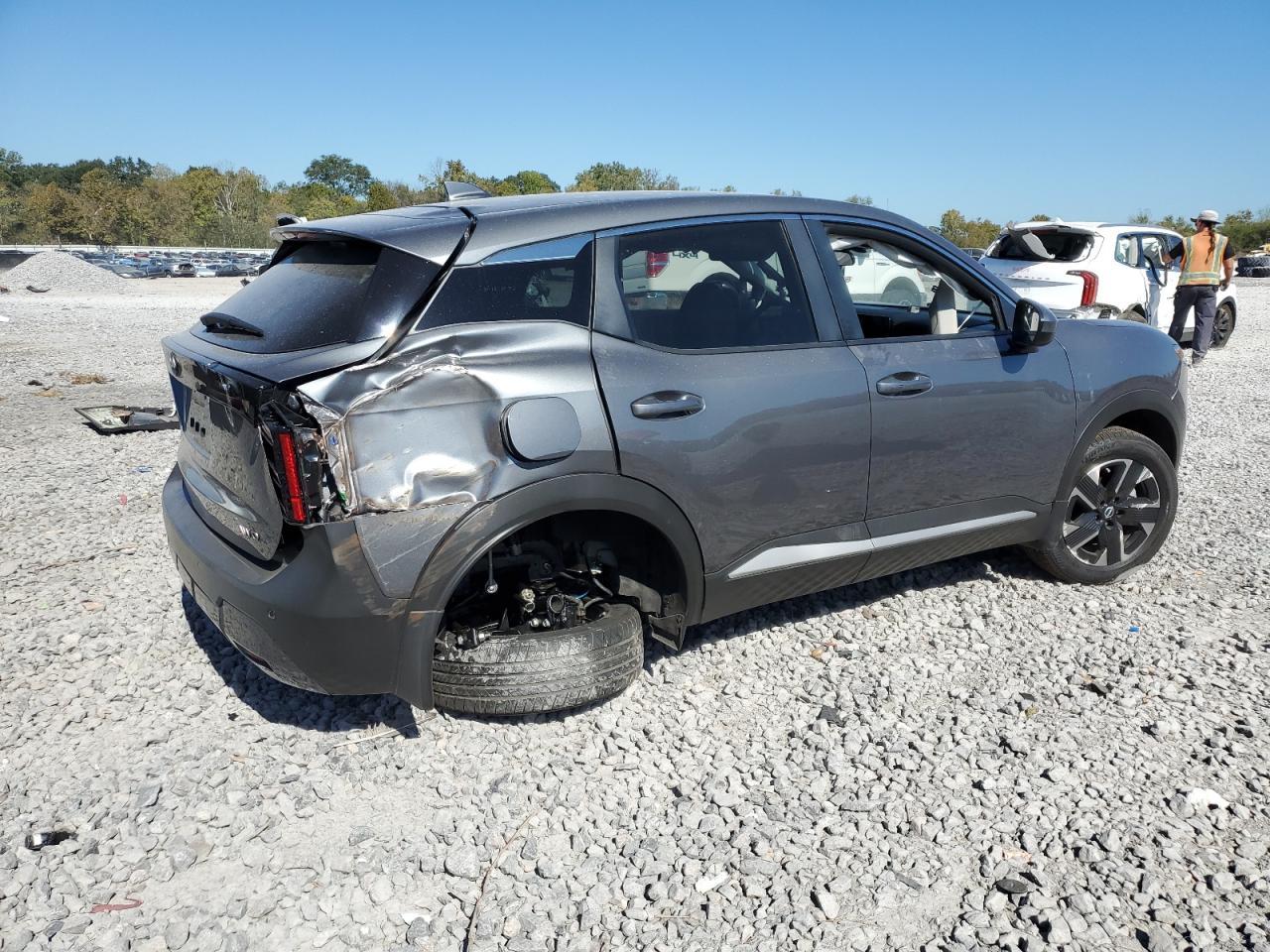 2025 NISSAN KICKS