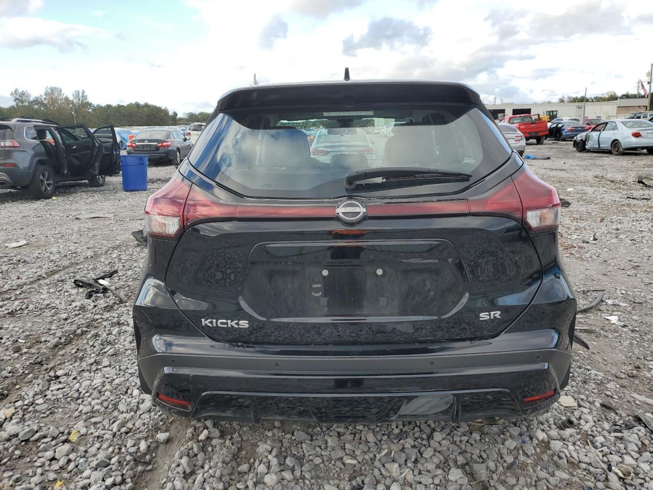 2024 NISSAN KICKS