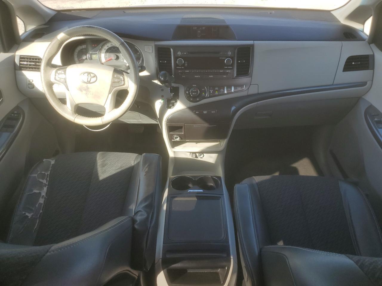 2014 TOYOTA SIENNA