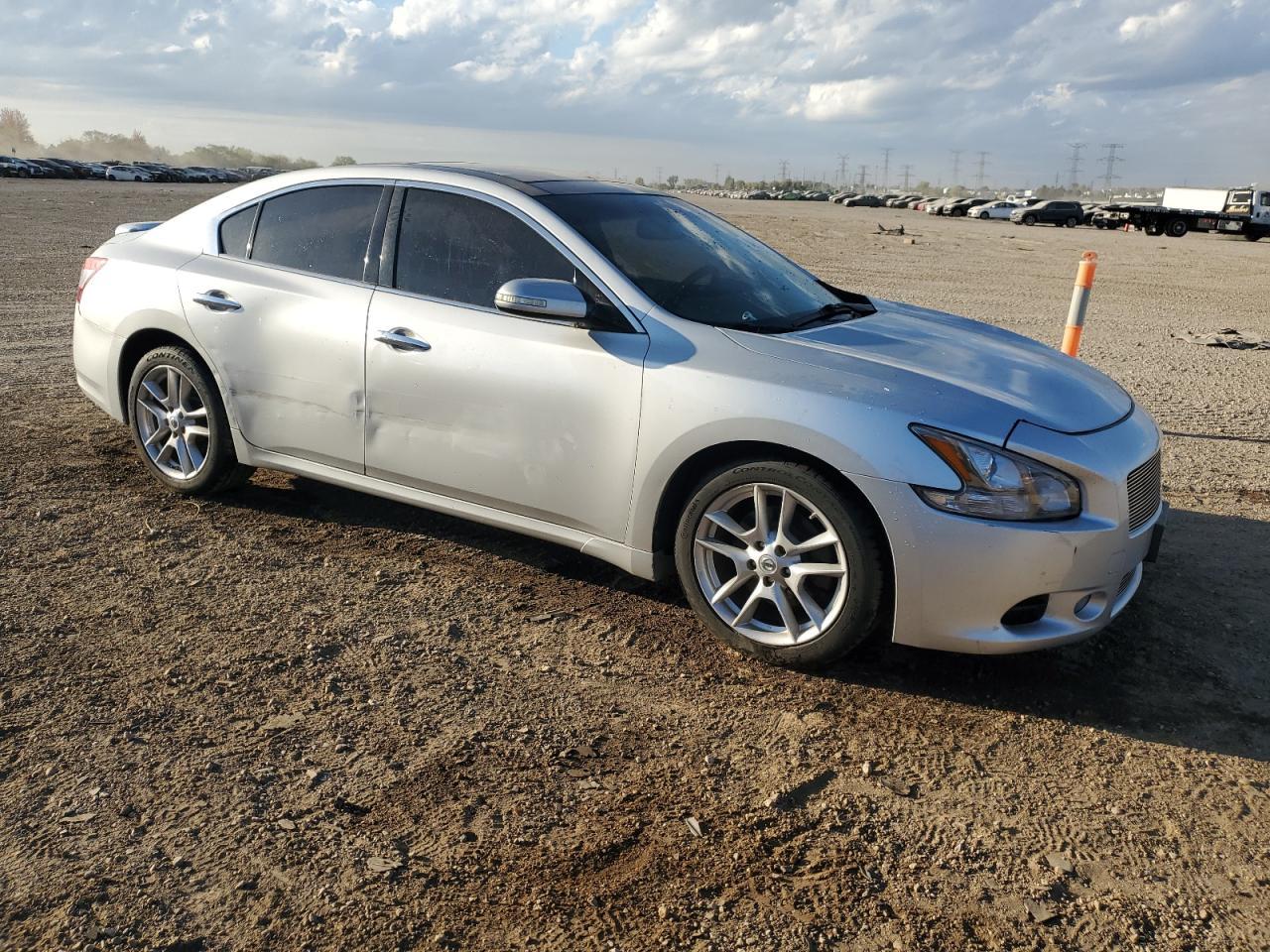 2011 NISSAN Maxima
