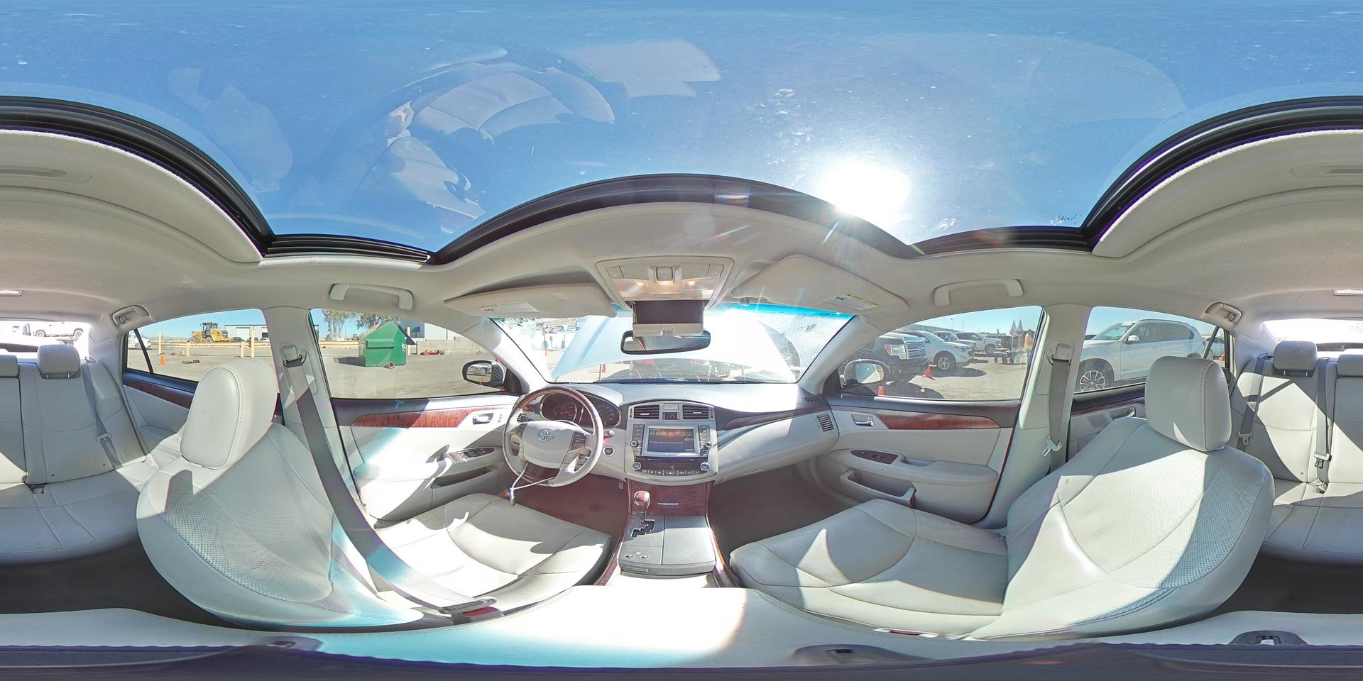2011 TOYOTA Avalon