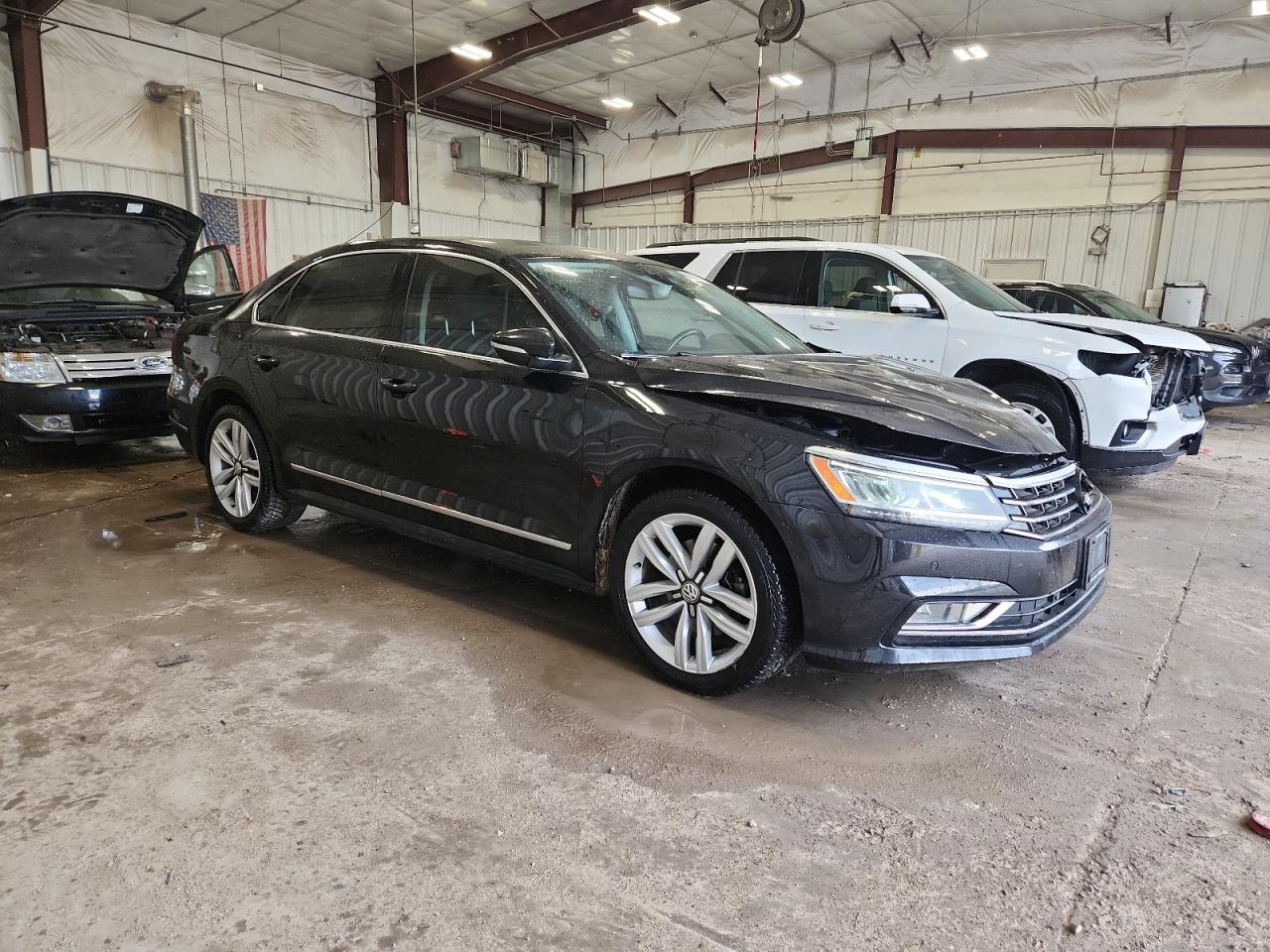 2017 VOLKSWAGEN Passat