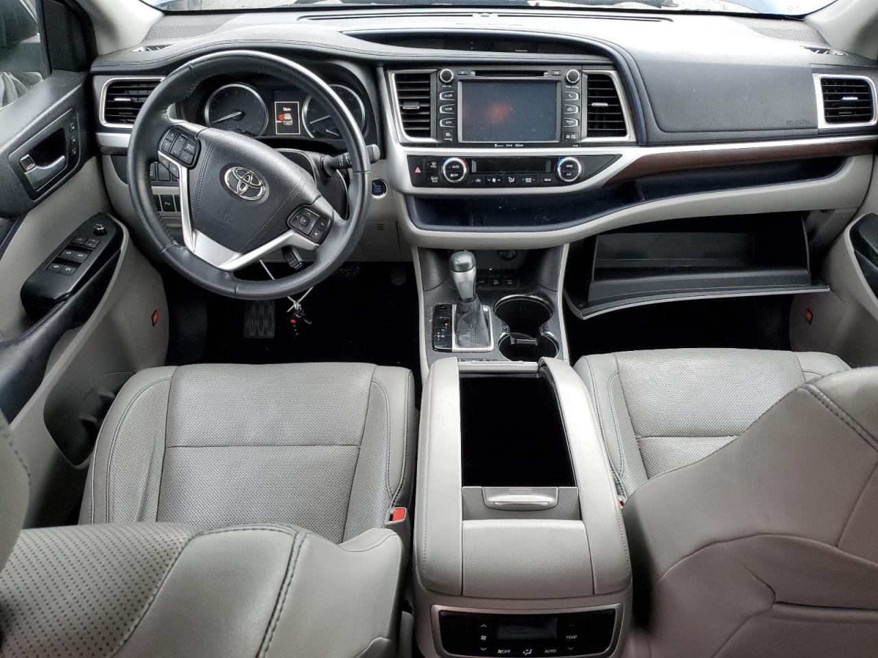 2016 TOYOTA HIGHLANDER