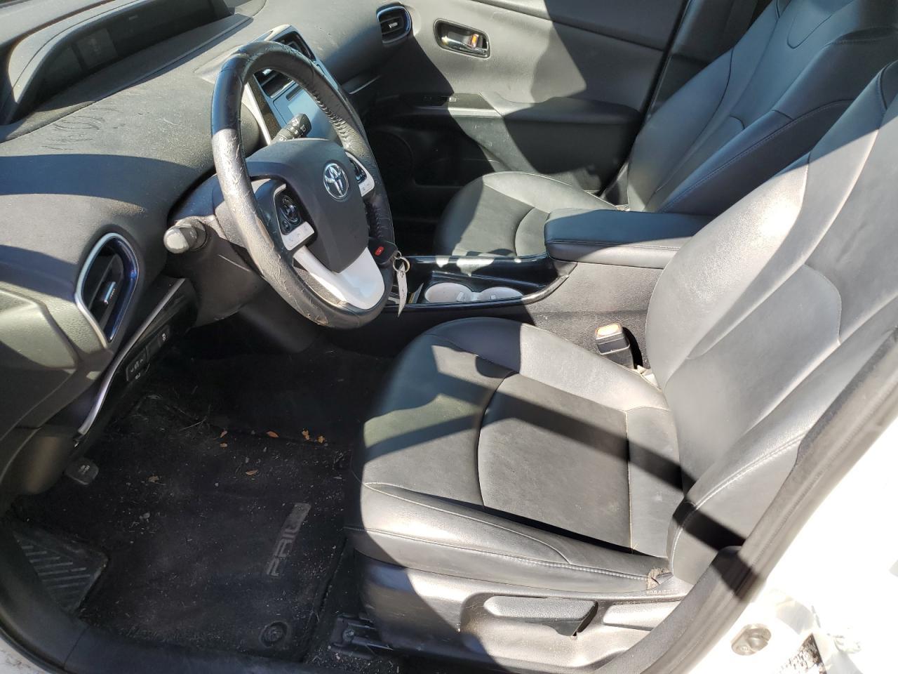 2016 TOYOTA PRIUS