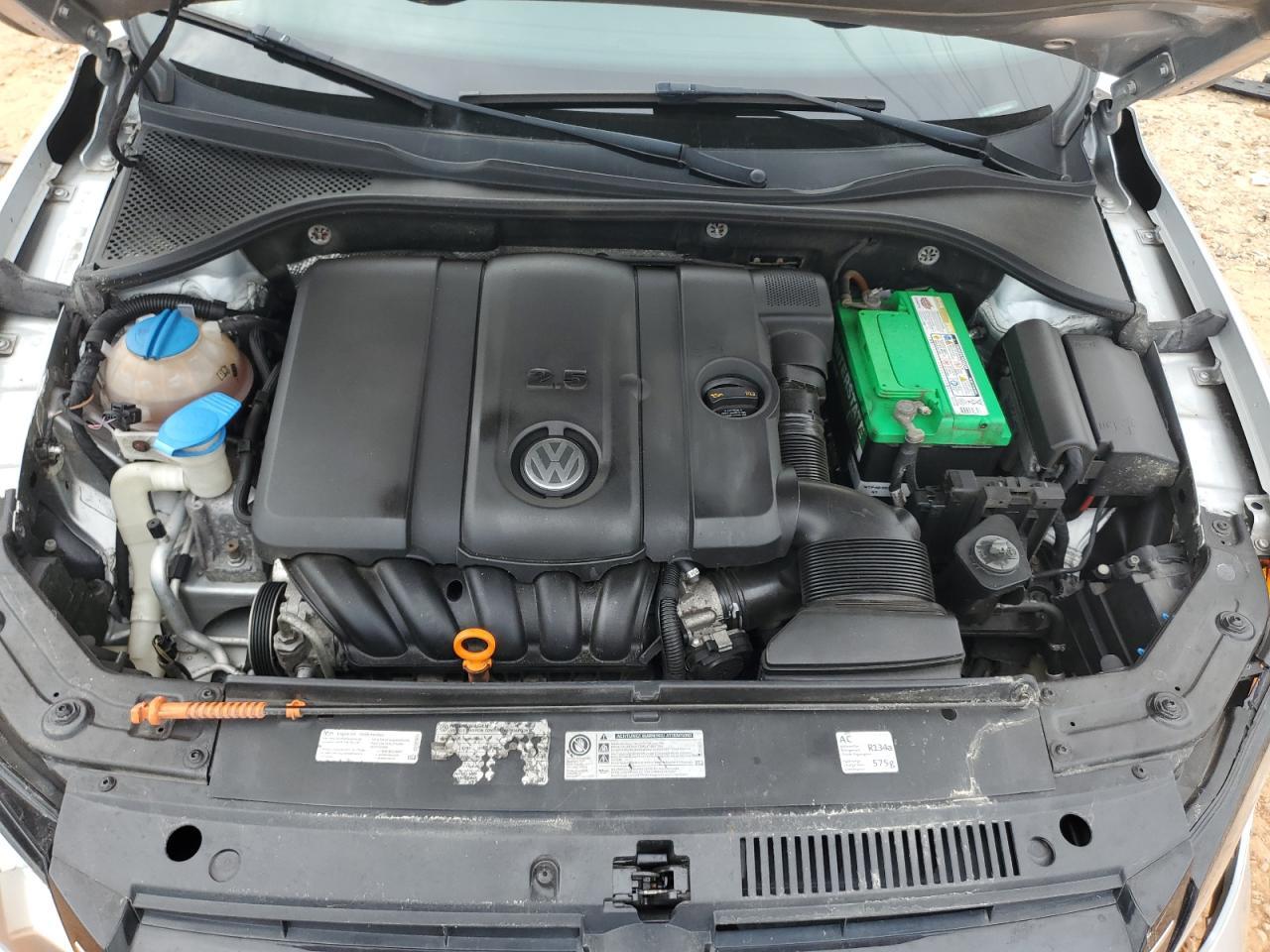 2012 VOLKSWAGEN Passat