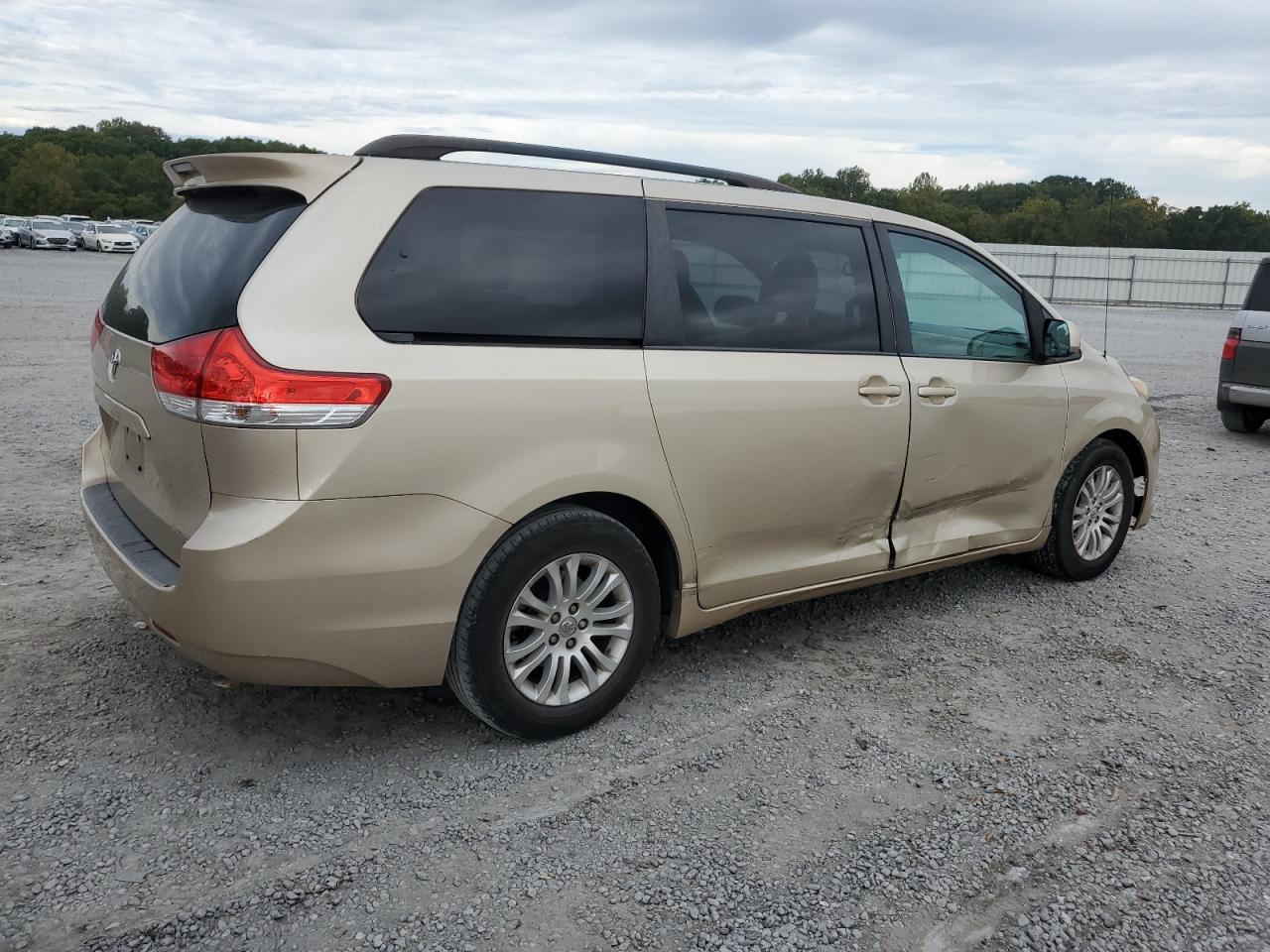 2013 TOYOTA SIENNA