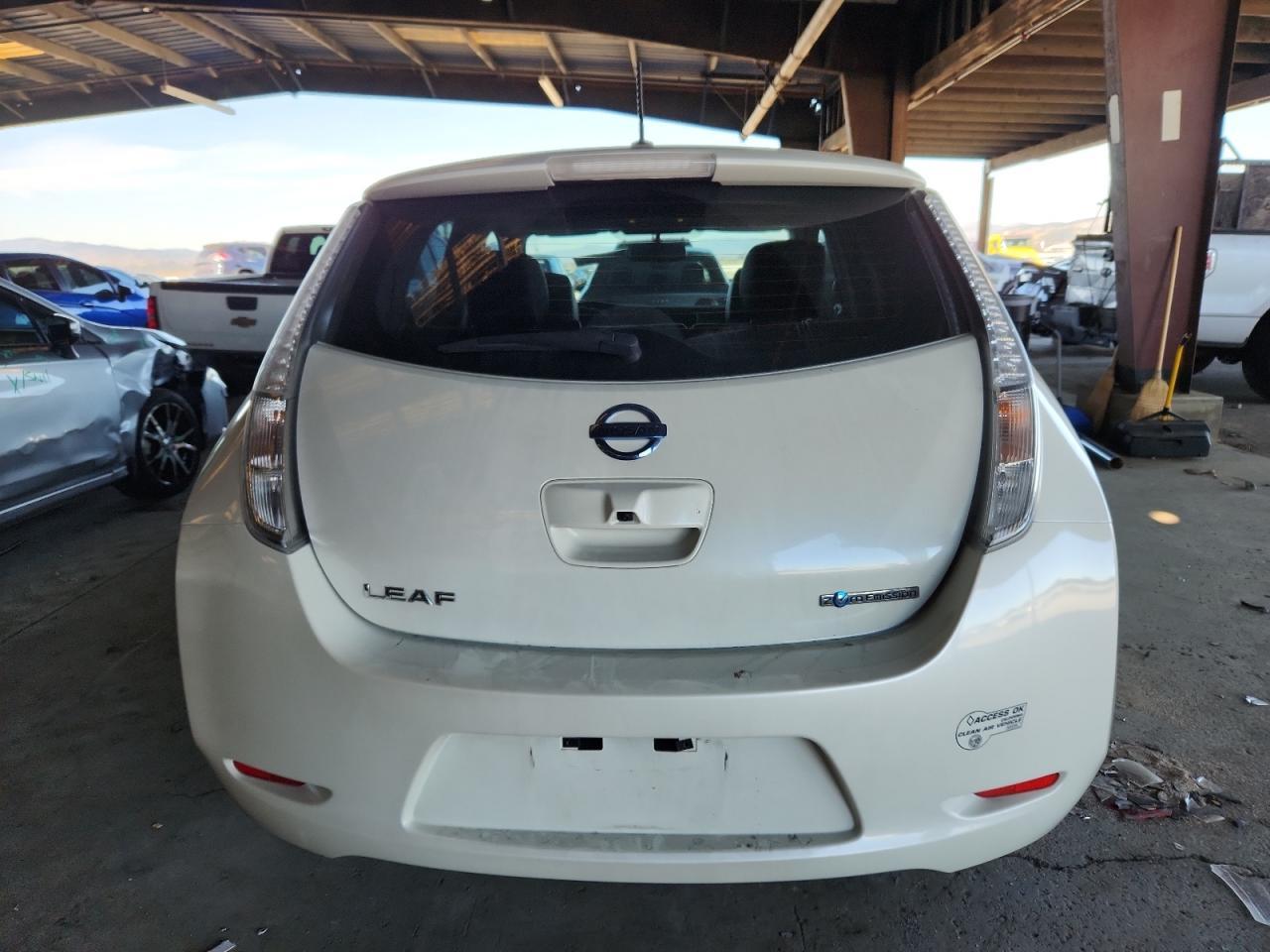 2016 NISSAN LEAF