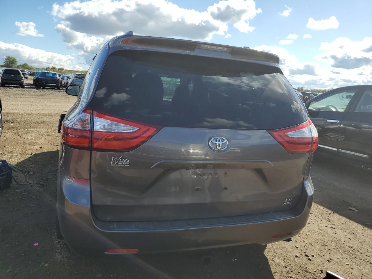 2015 TOYOTA SIENNA