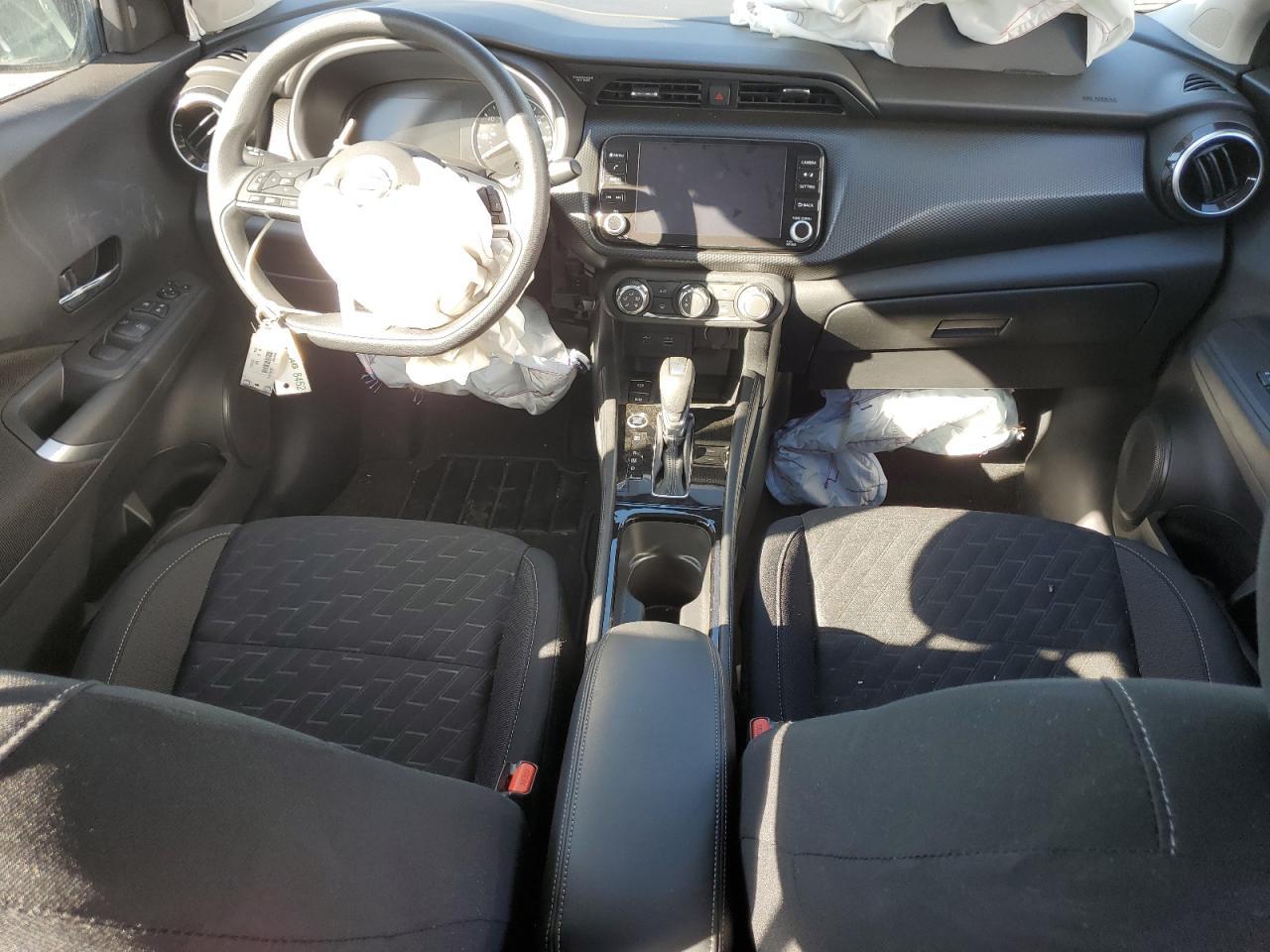 2024 NISSAN KICKS