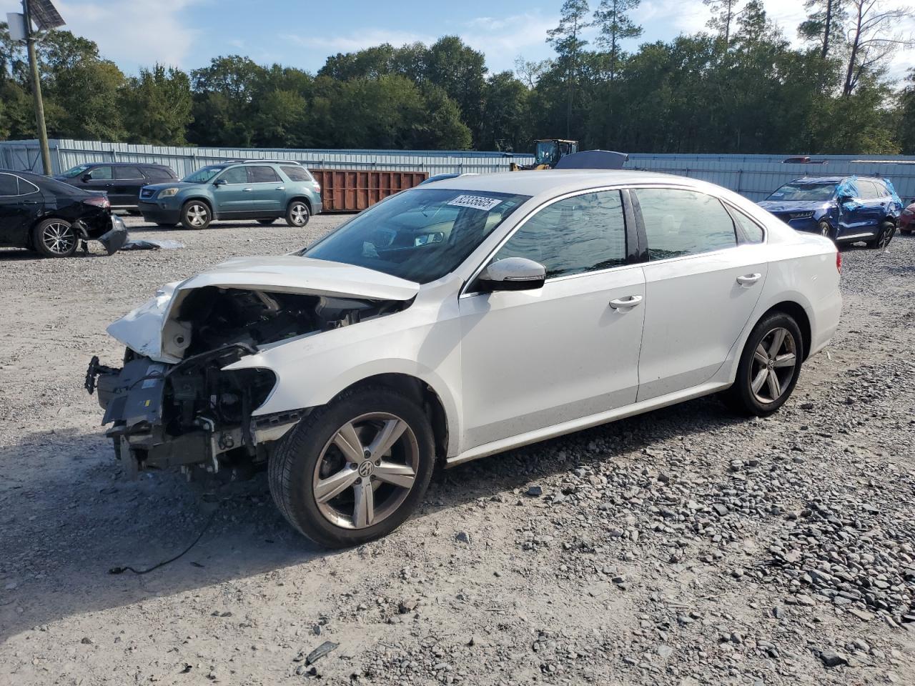 2014 VOLKSWAGEN Passat