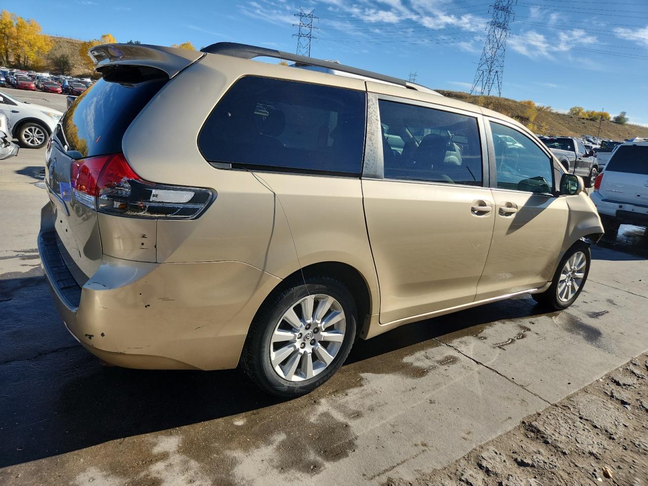 2011 TOYOTA SIENNA