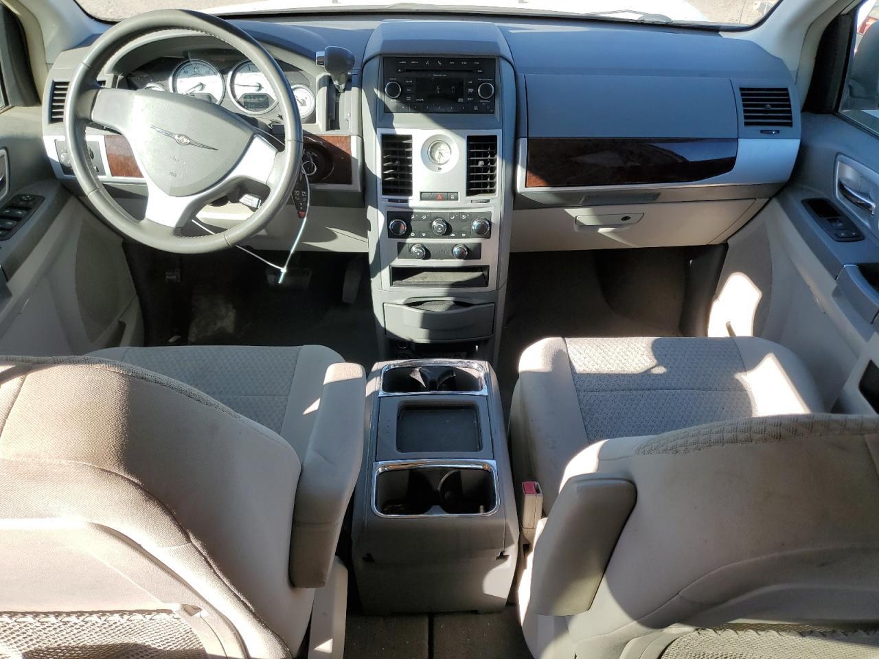 2010 CHRYSLER Town & Country