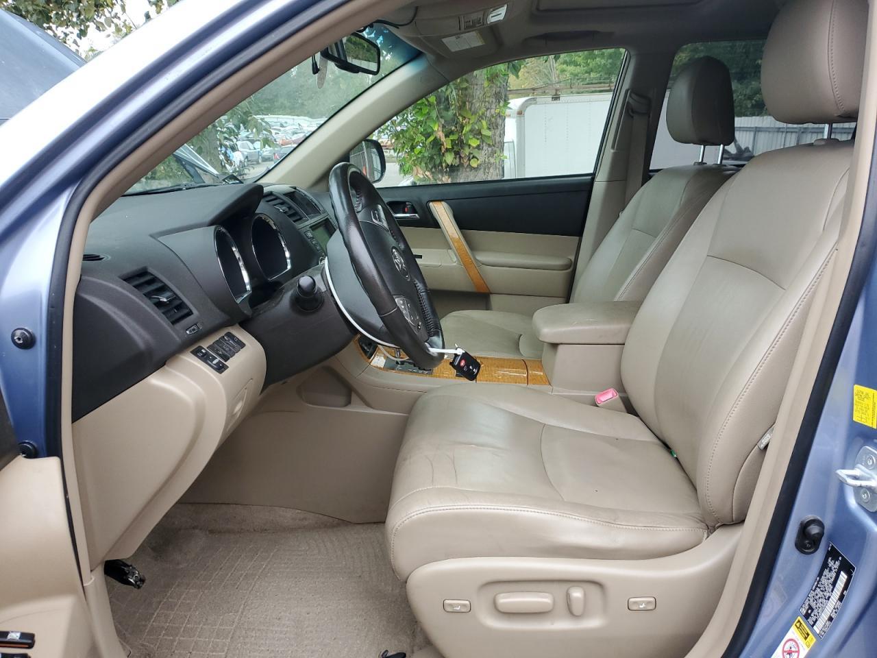 2010 TOYOTA HIGHLANDER