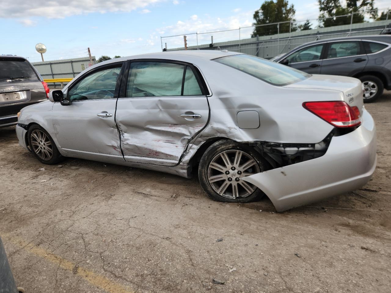 2010 TOYOTA Avalon