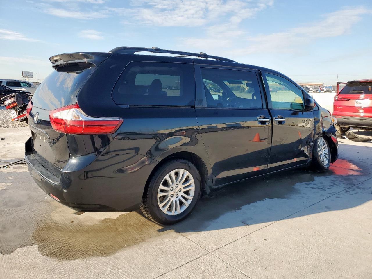 2015 TOYOTA SIENNA