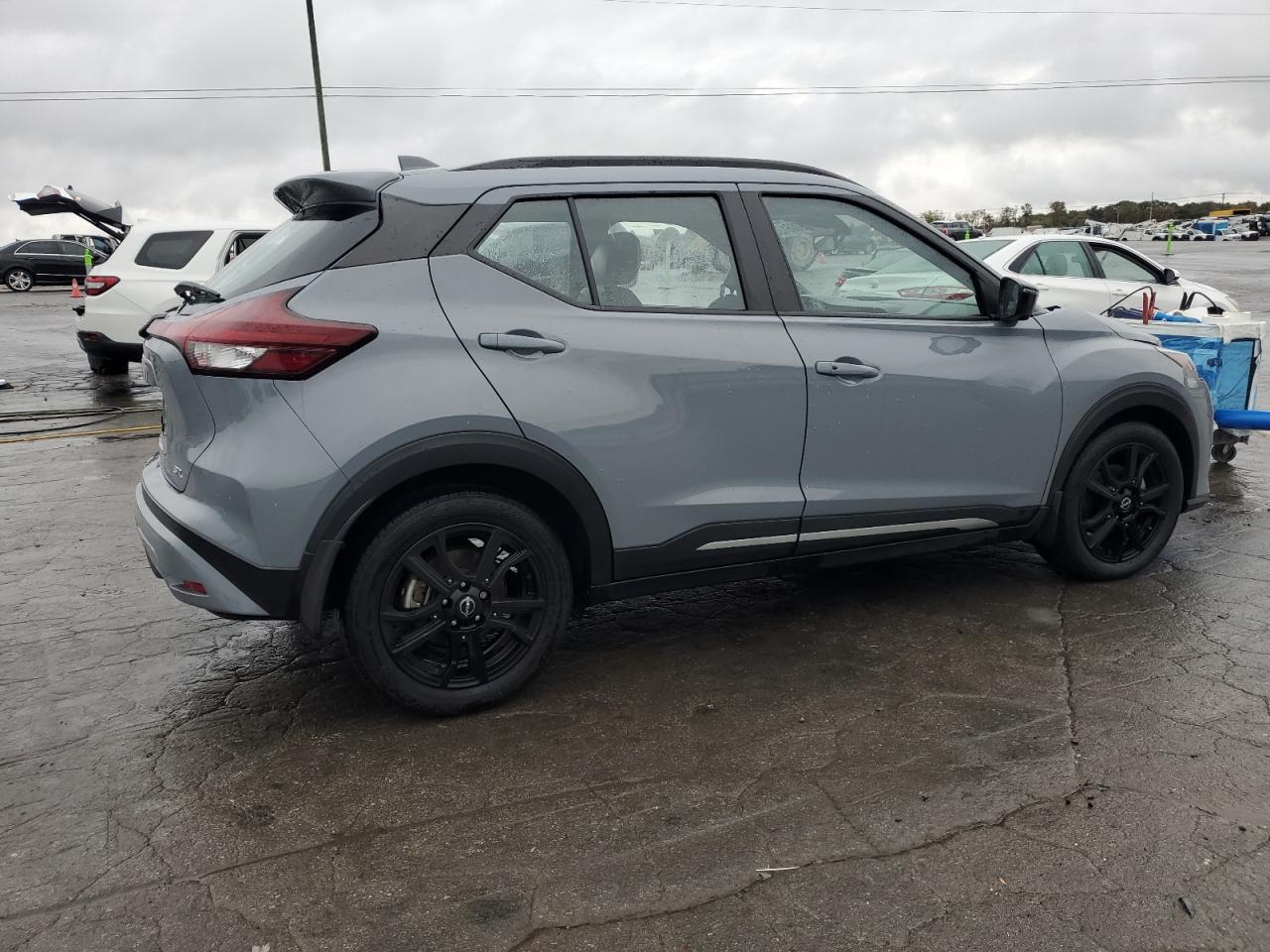 2023 NISSAN KICKS