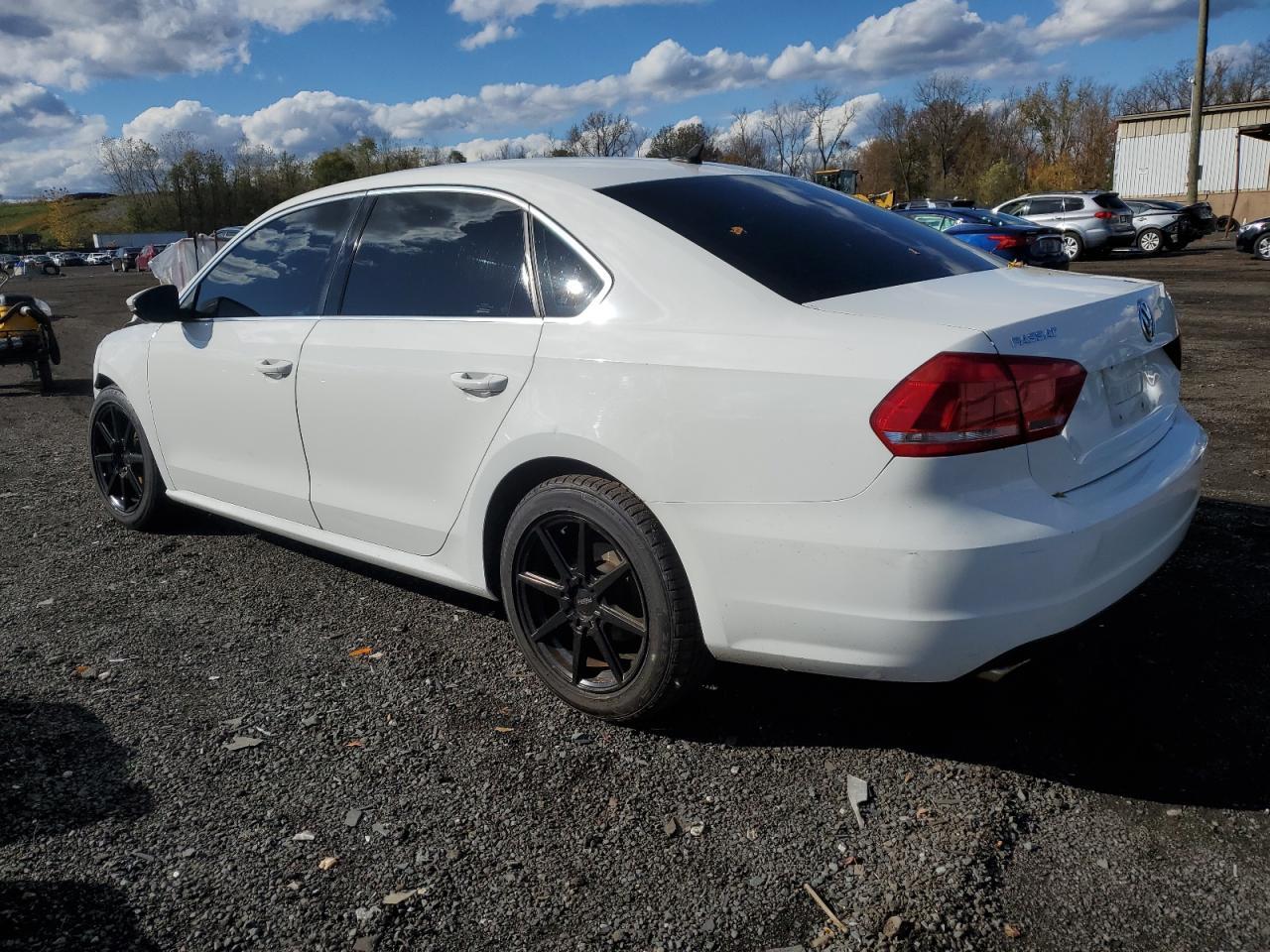 2012 VOLKSWAGEN Passat