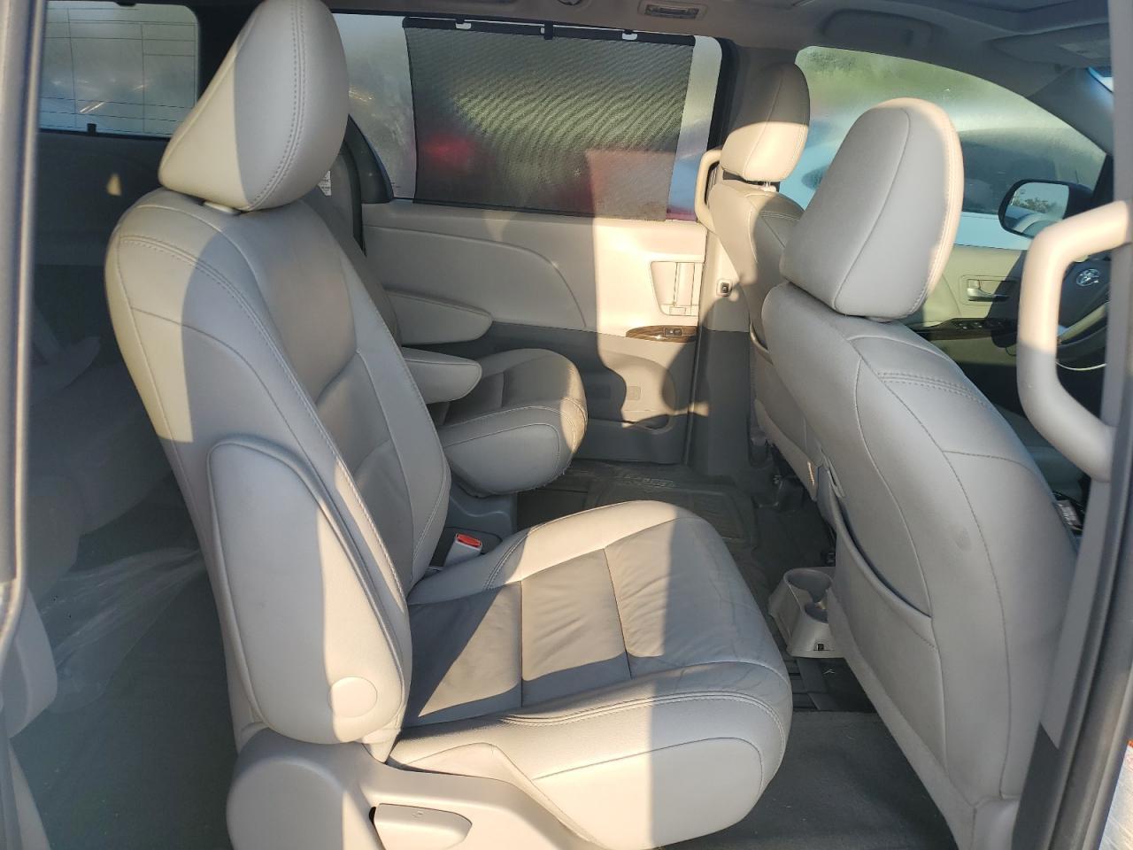 2015 TOYOTA SIENNA