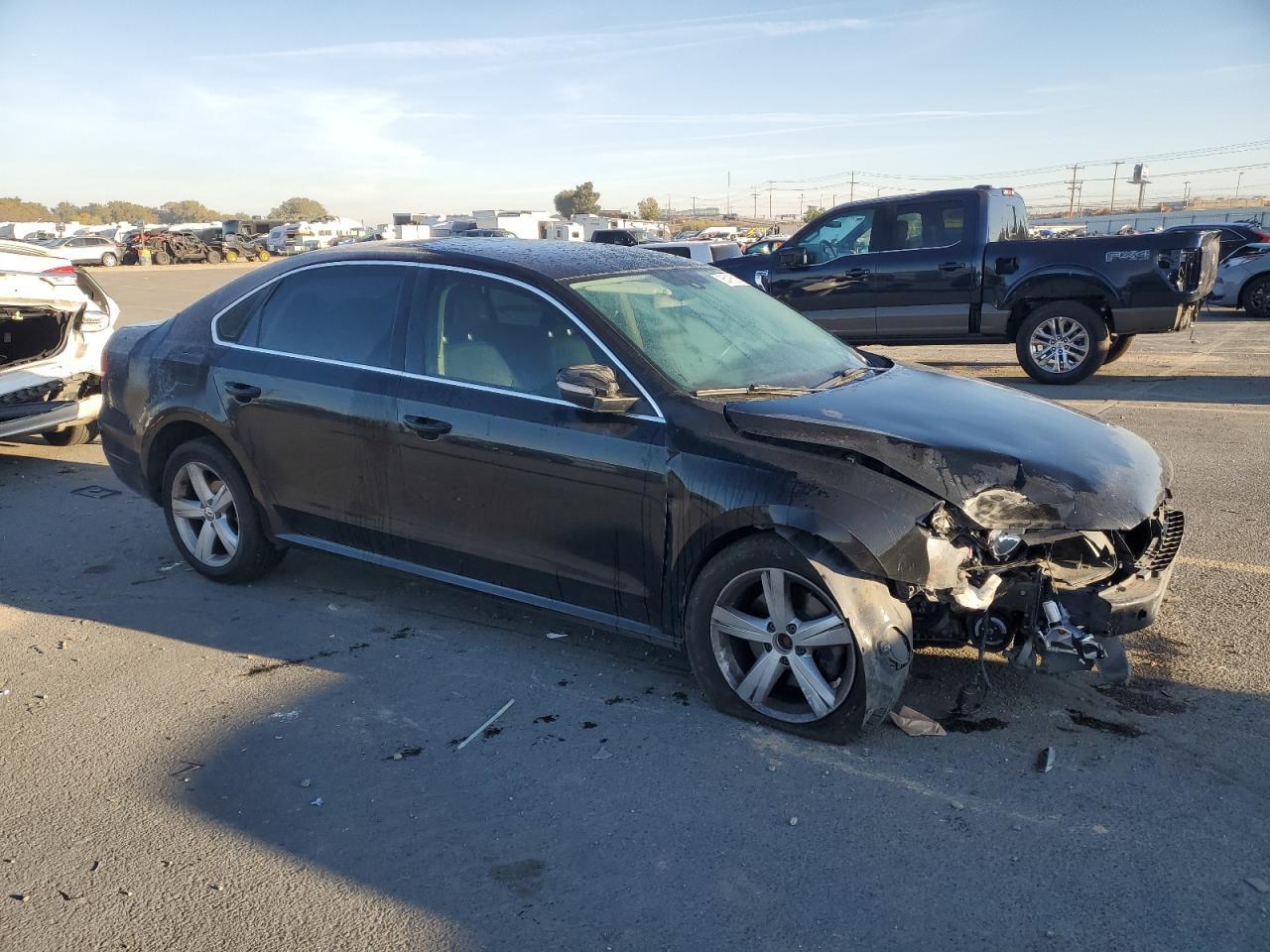 2013 VOLKSWAGEN Passat