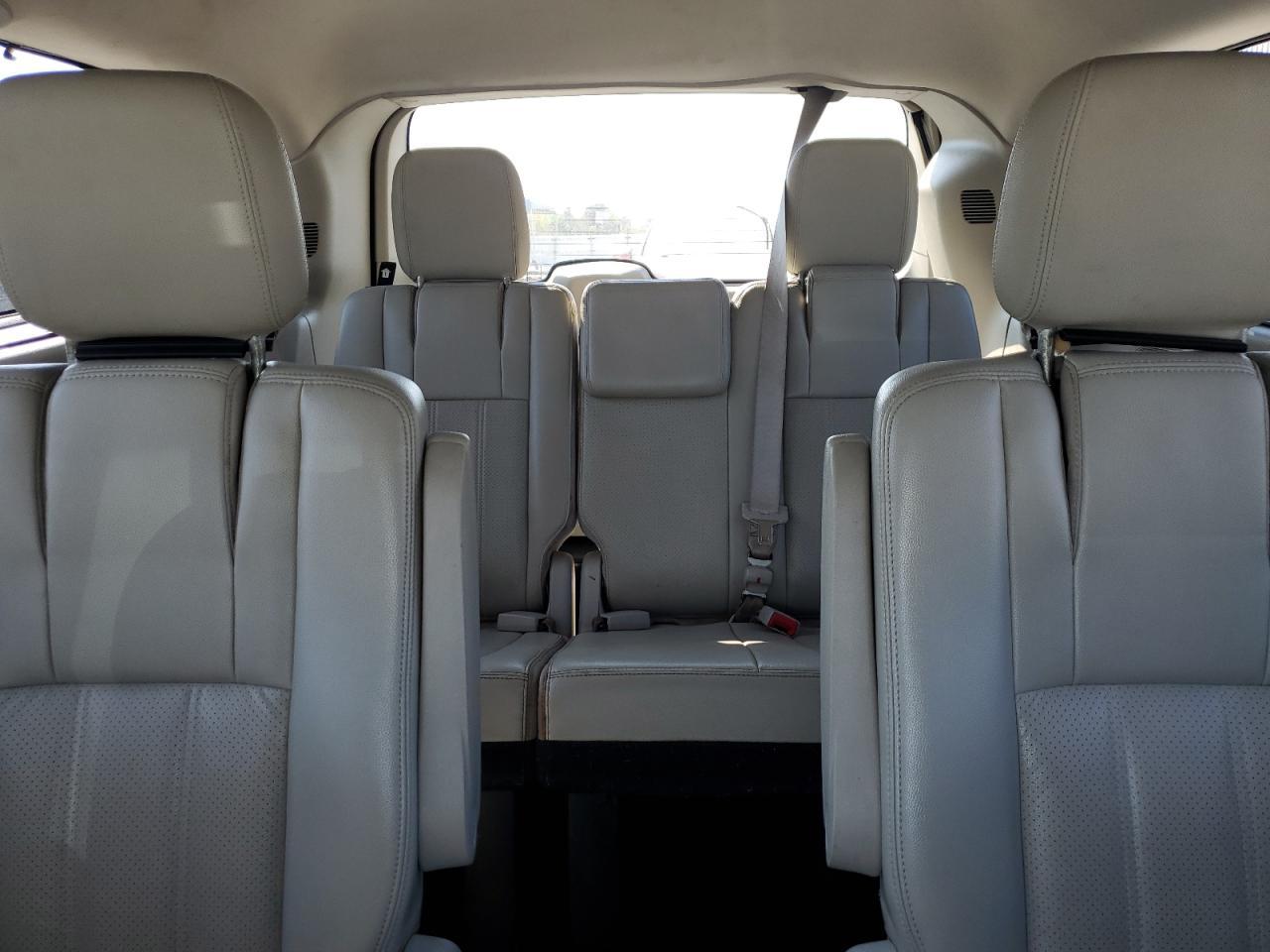 2011 CHRYSLER Town & Country