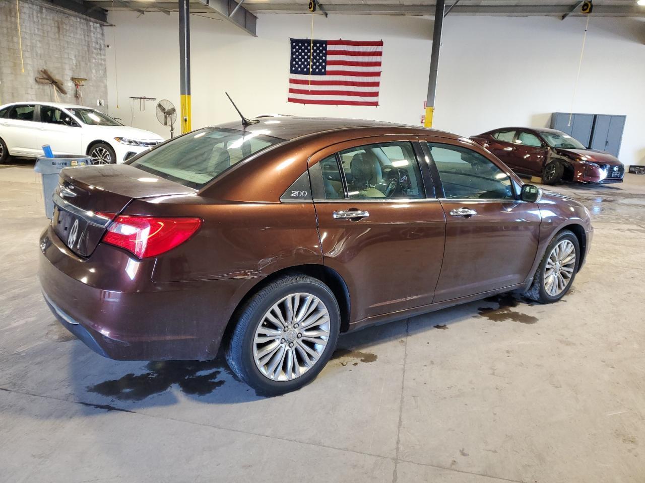 2013 CHRYSLER 200