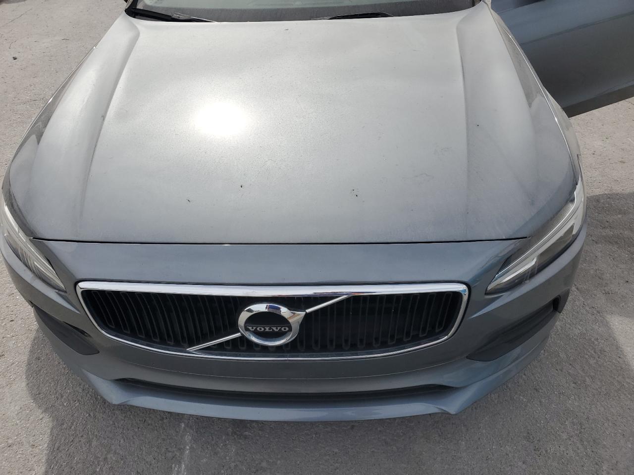 2019 VOLVO S90
