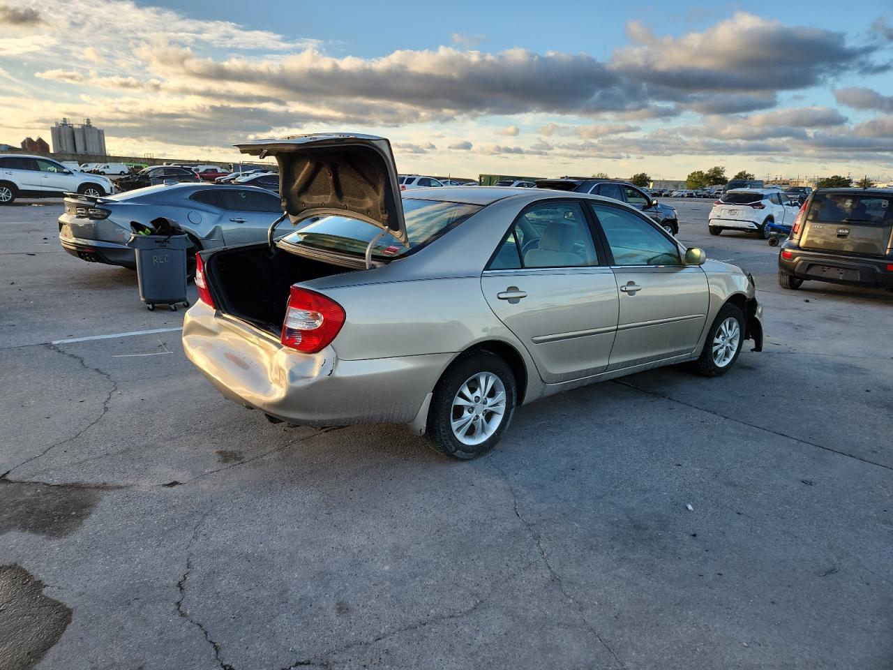 2004 TOYOTA CAMRY