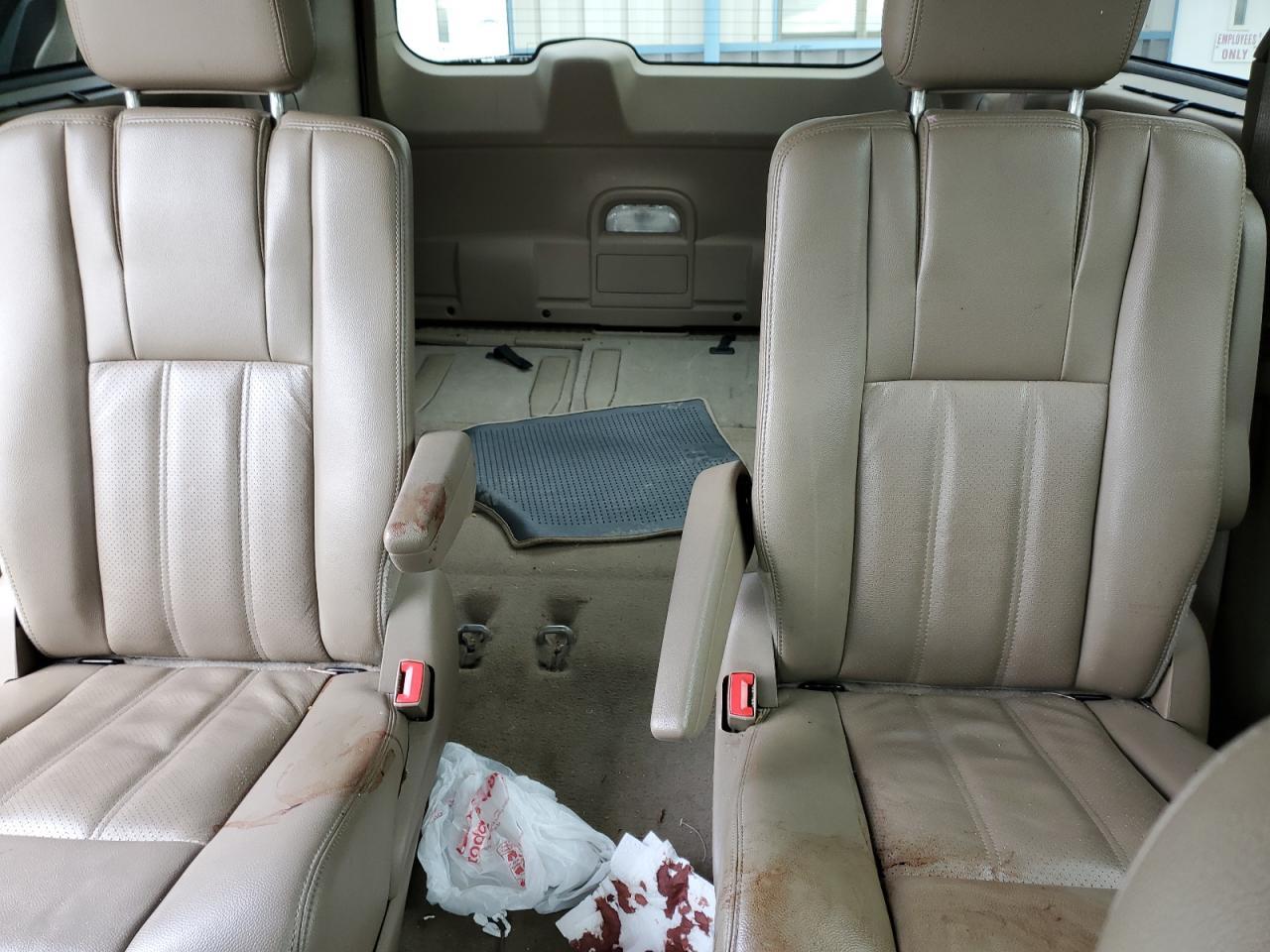 2012 CHRYSLER Town & Country