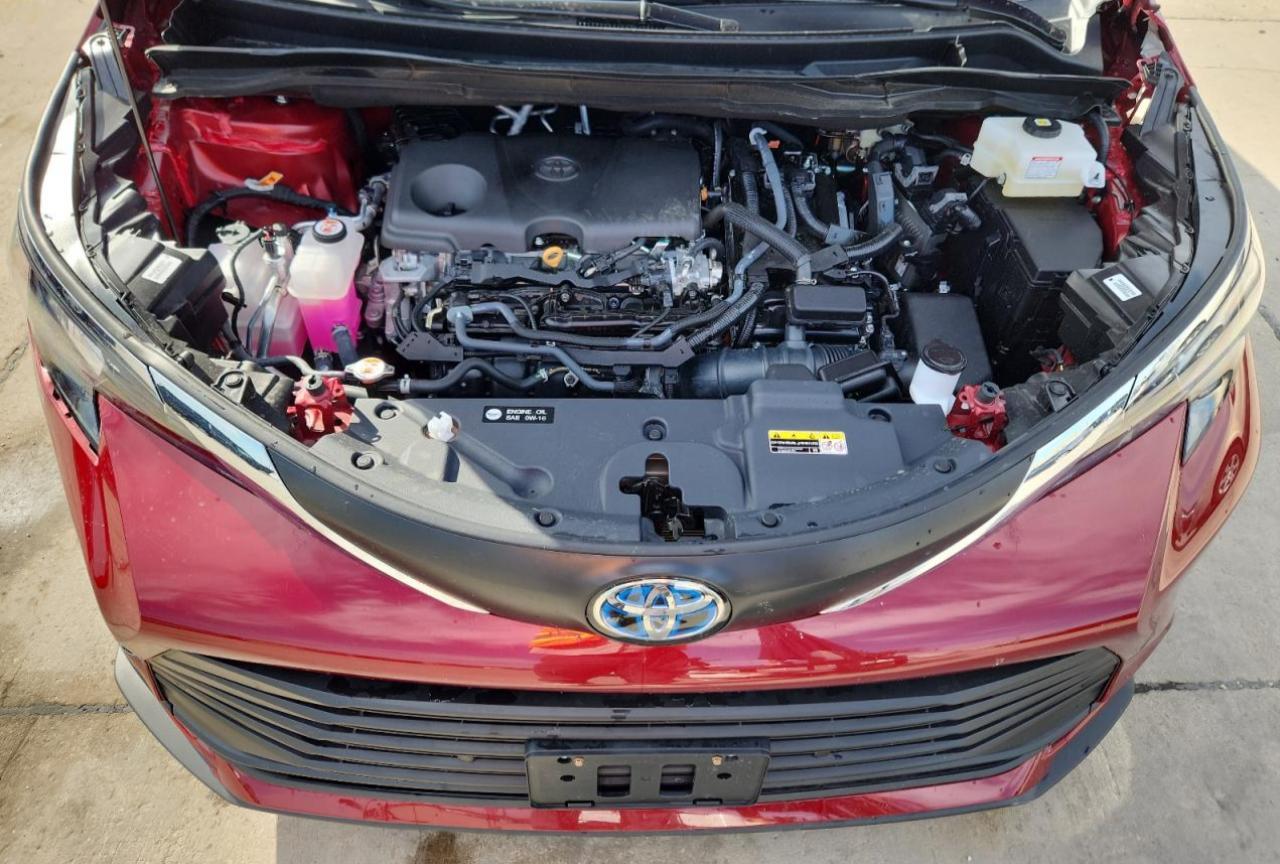 2025 TOYOTA SIENNA