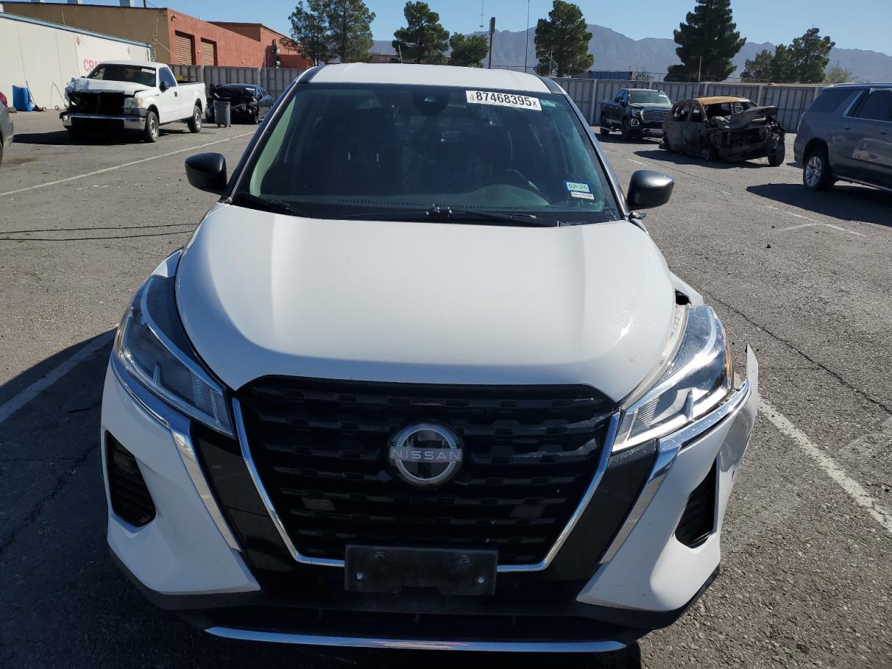 2024 NISSAN KICKS